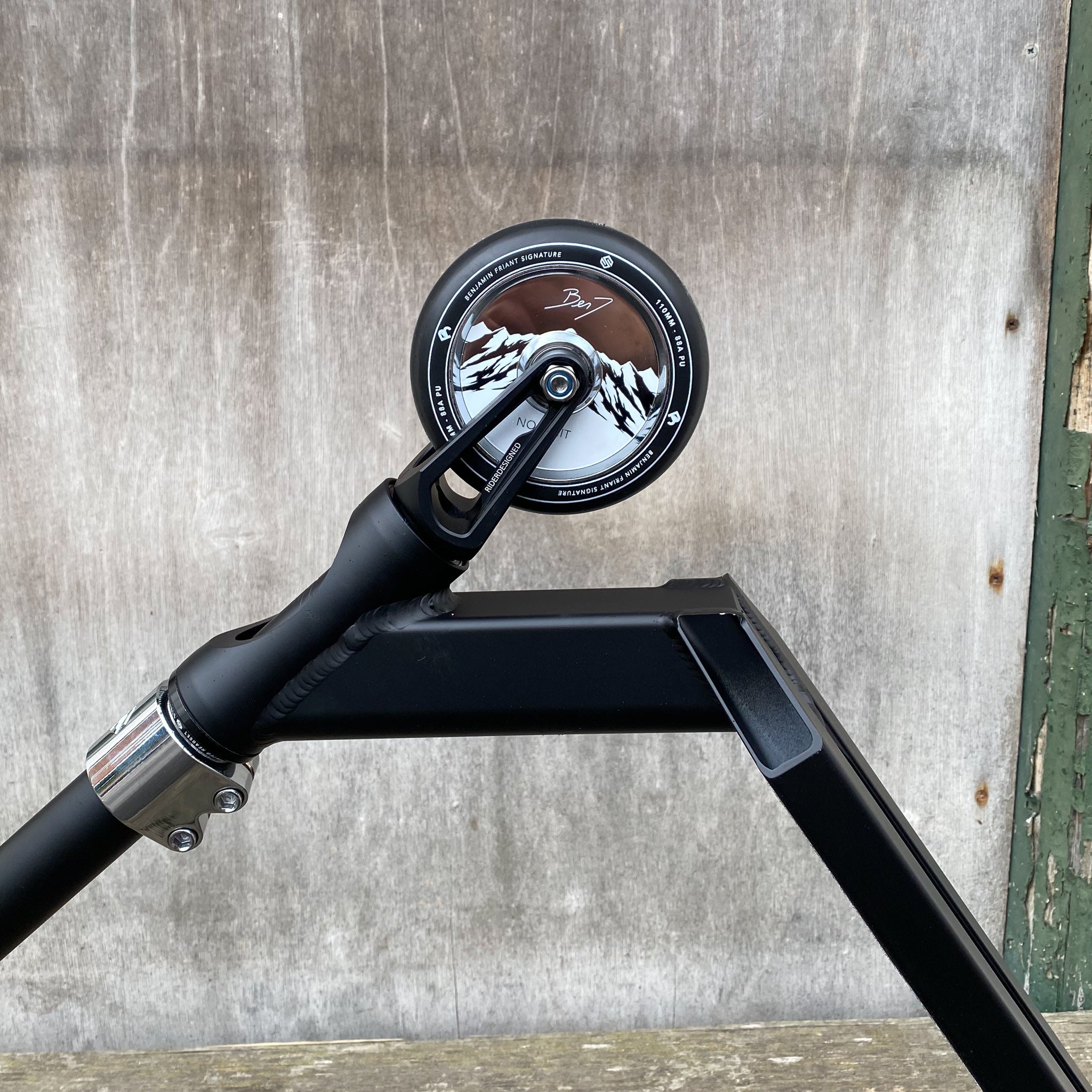 Striker BenJ Bar Custom Build - Svart-ScootWorld.se
