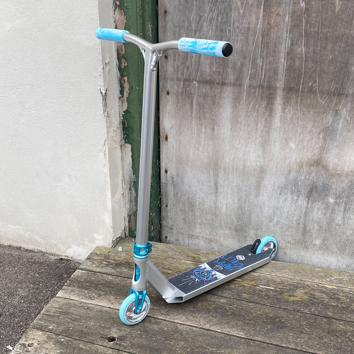 Striker Silver/Teal Custom Build - Silver/Turkos-ScootWorld.se