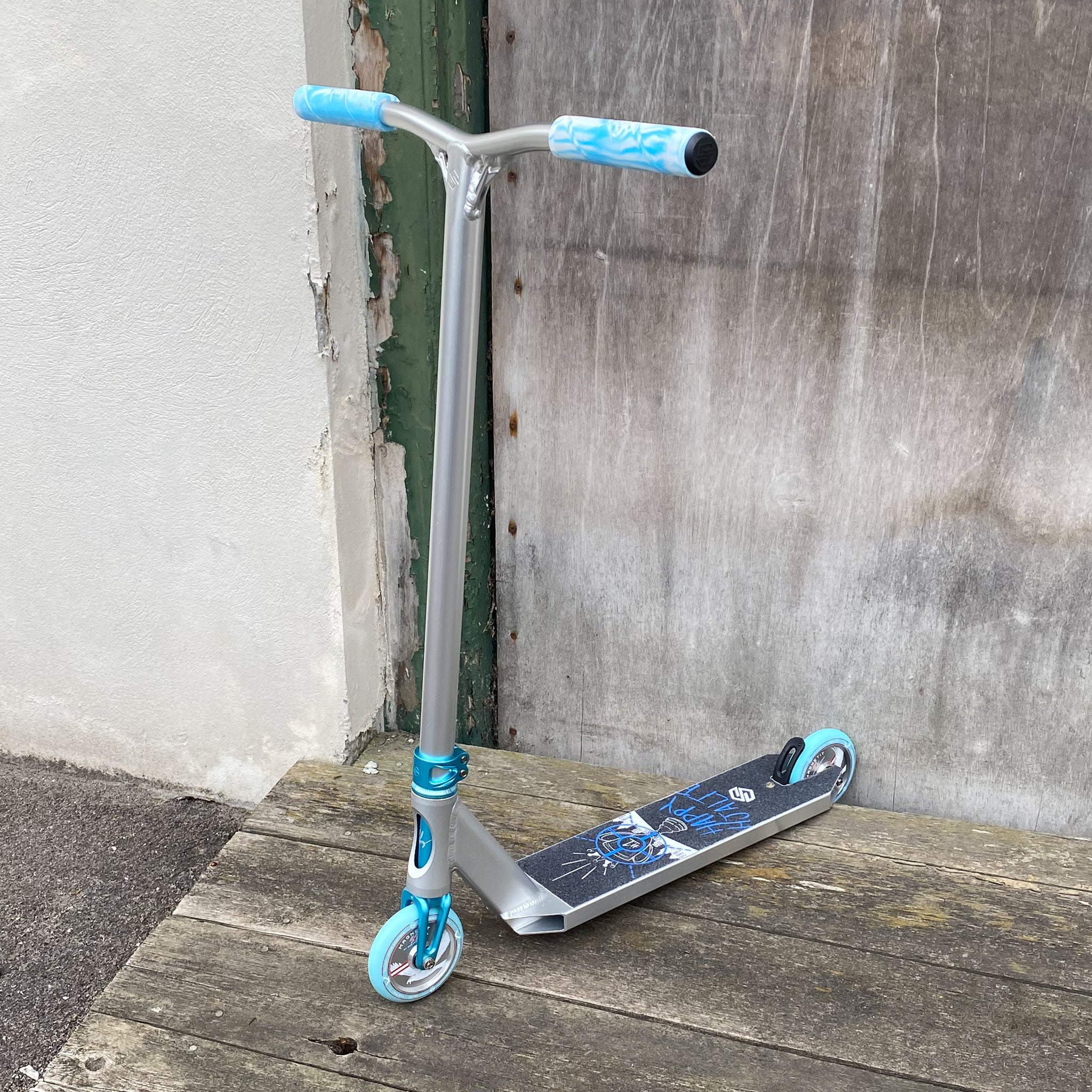 Striker Silver/Teal Custom Build - Silver/Turkos-ScootWorld.se