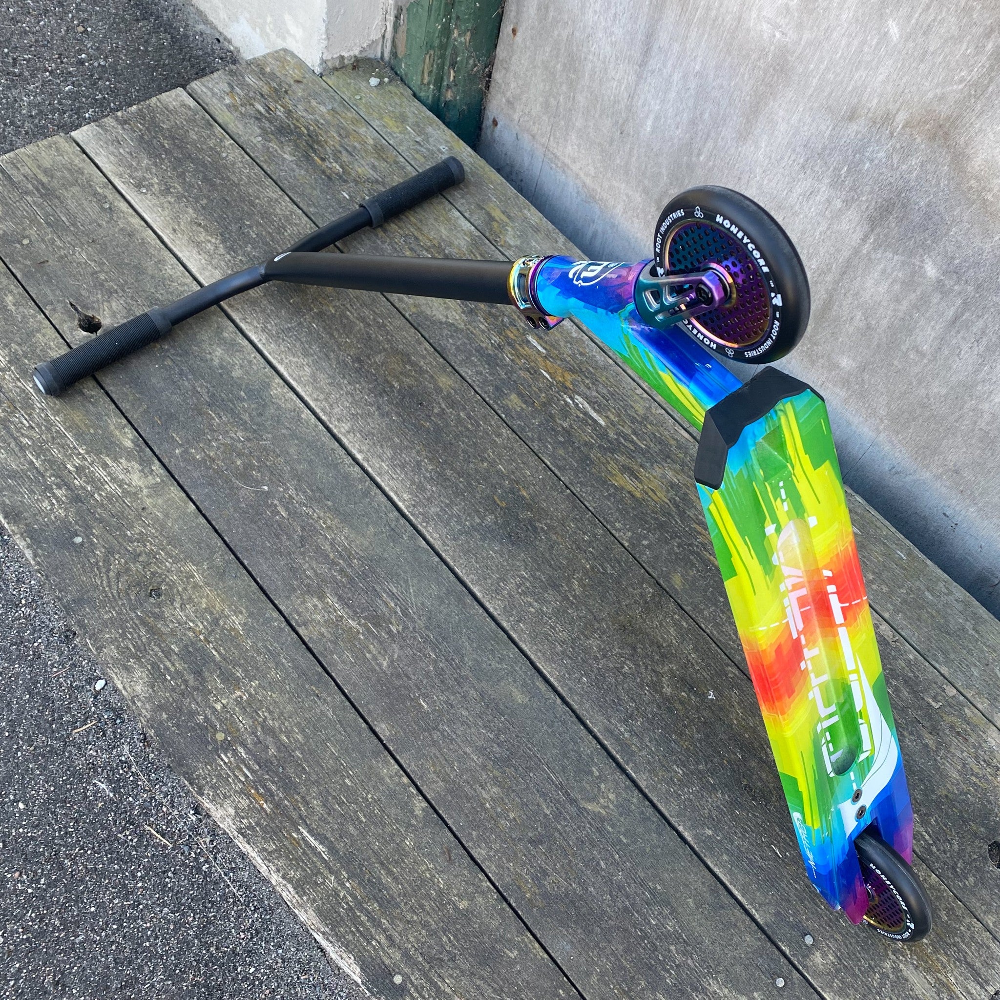 ScootWorld Mixed Custom Build - Svart/Rainbow-ScootWorld.se