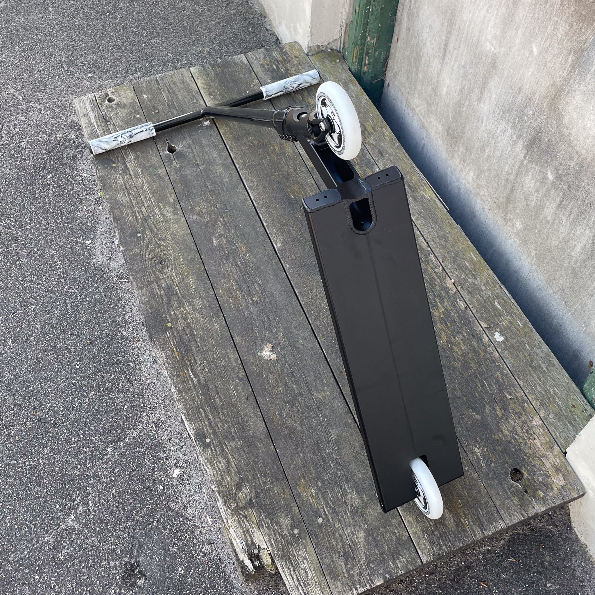 ScootWorld Black & White Street Custom Build - Svart/Vit-ScootWorld.se