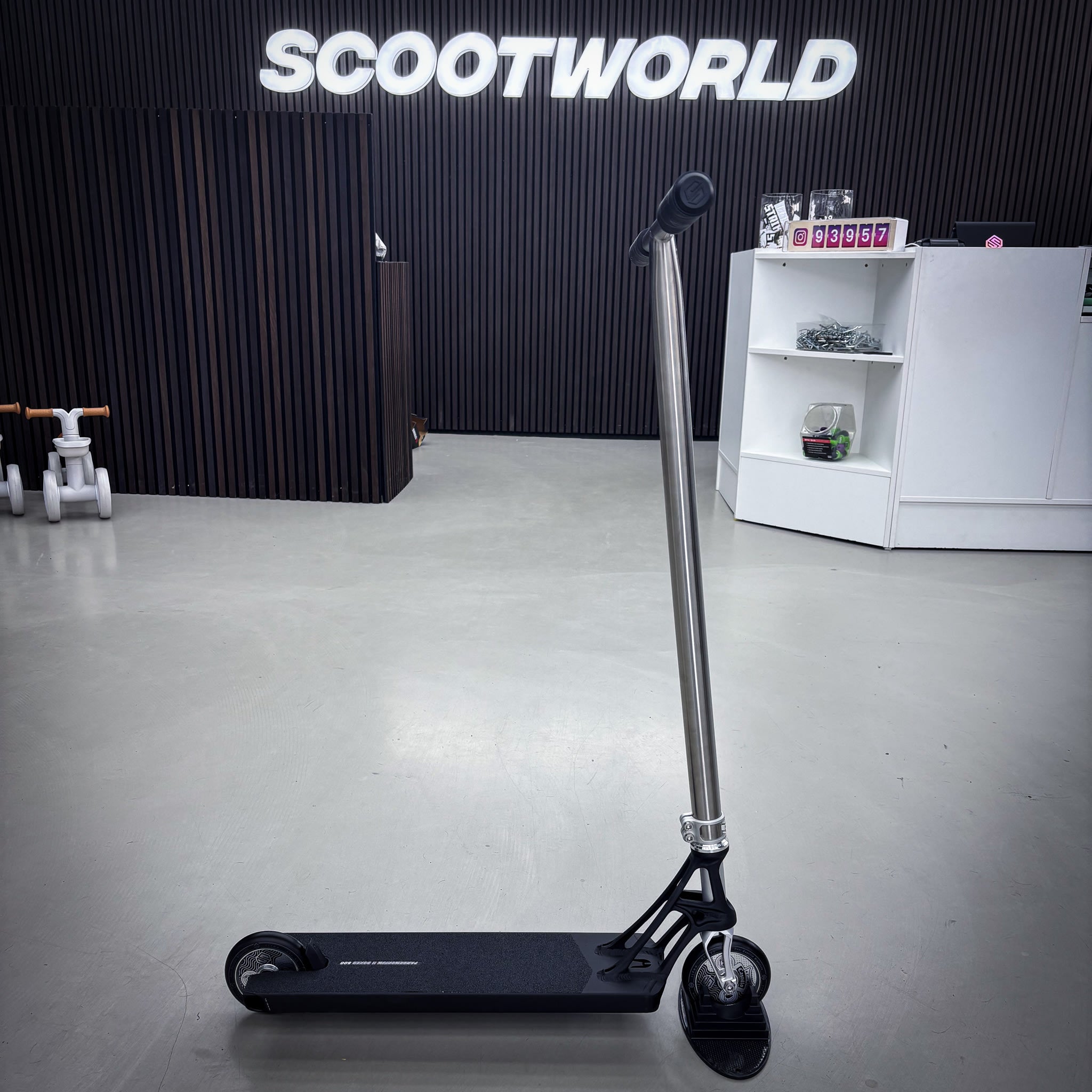 Striker Titan Pandemonium Custom Build - Black/Silver-ScootWorld.se