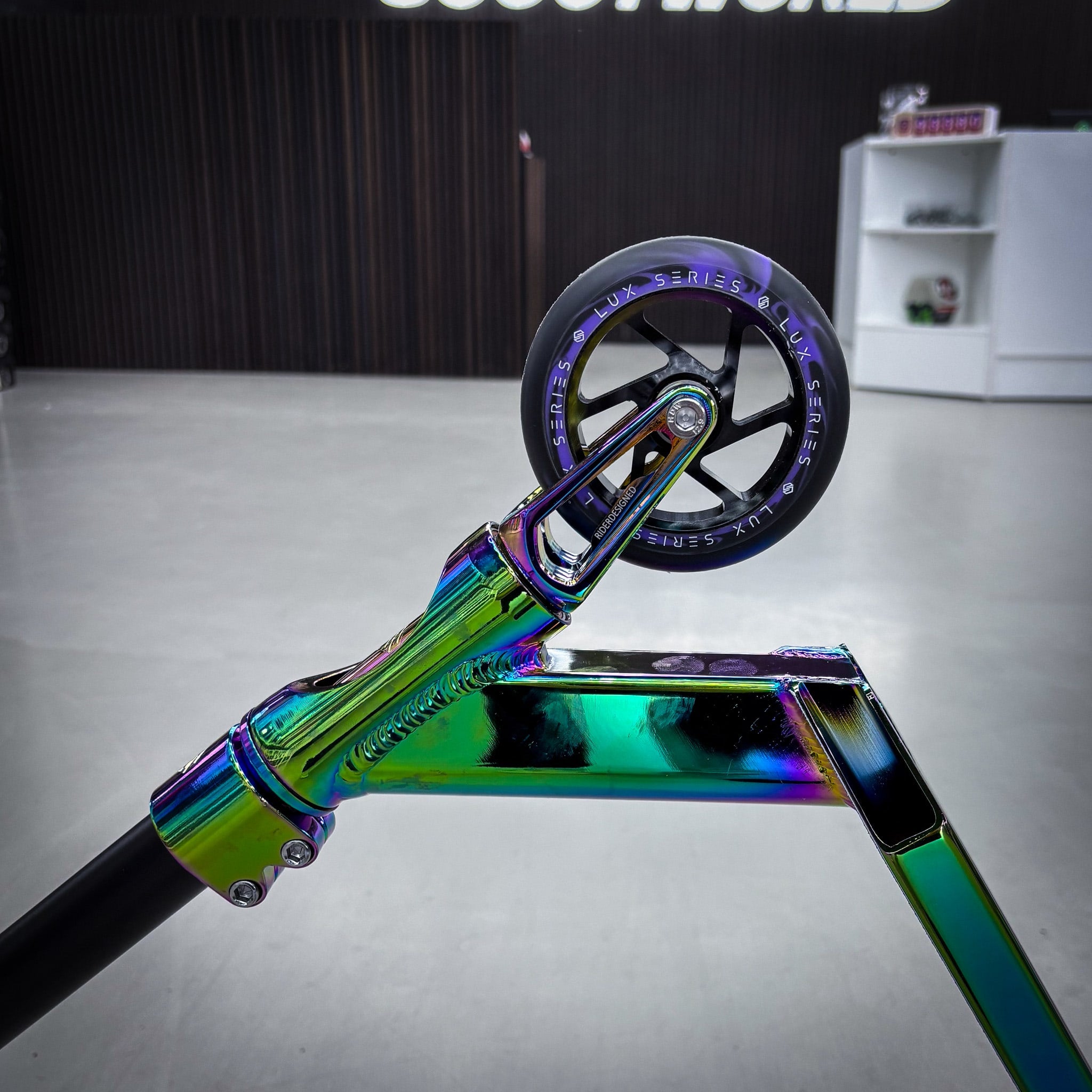 Striker Black/Rainbow Custom Build - Svart/Rainbow-ScootWorld.se