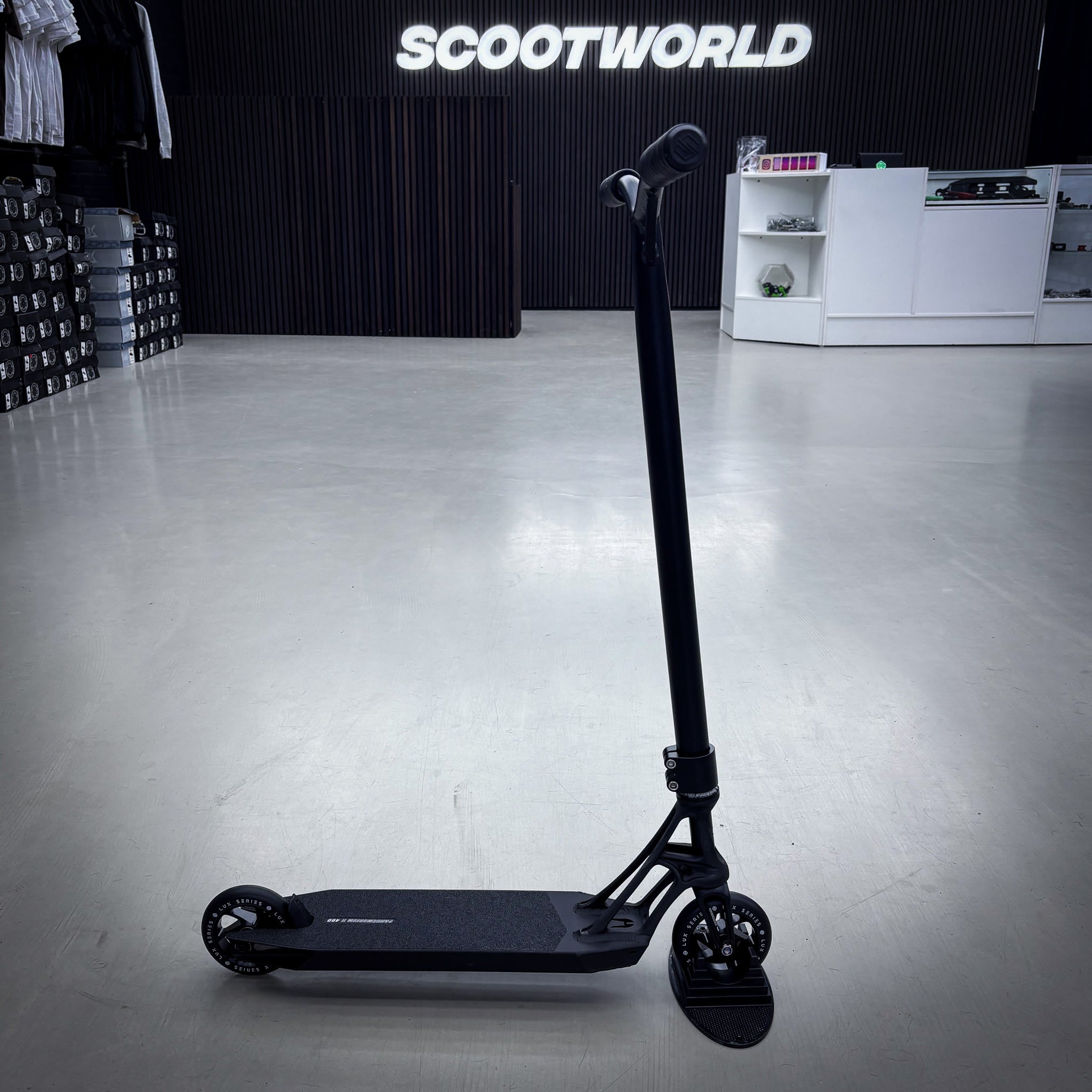 Striker Pande Black 460 Custom Build - Svart-ScootWorld.se