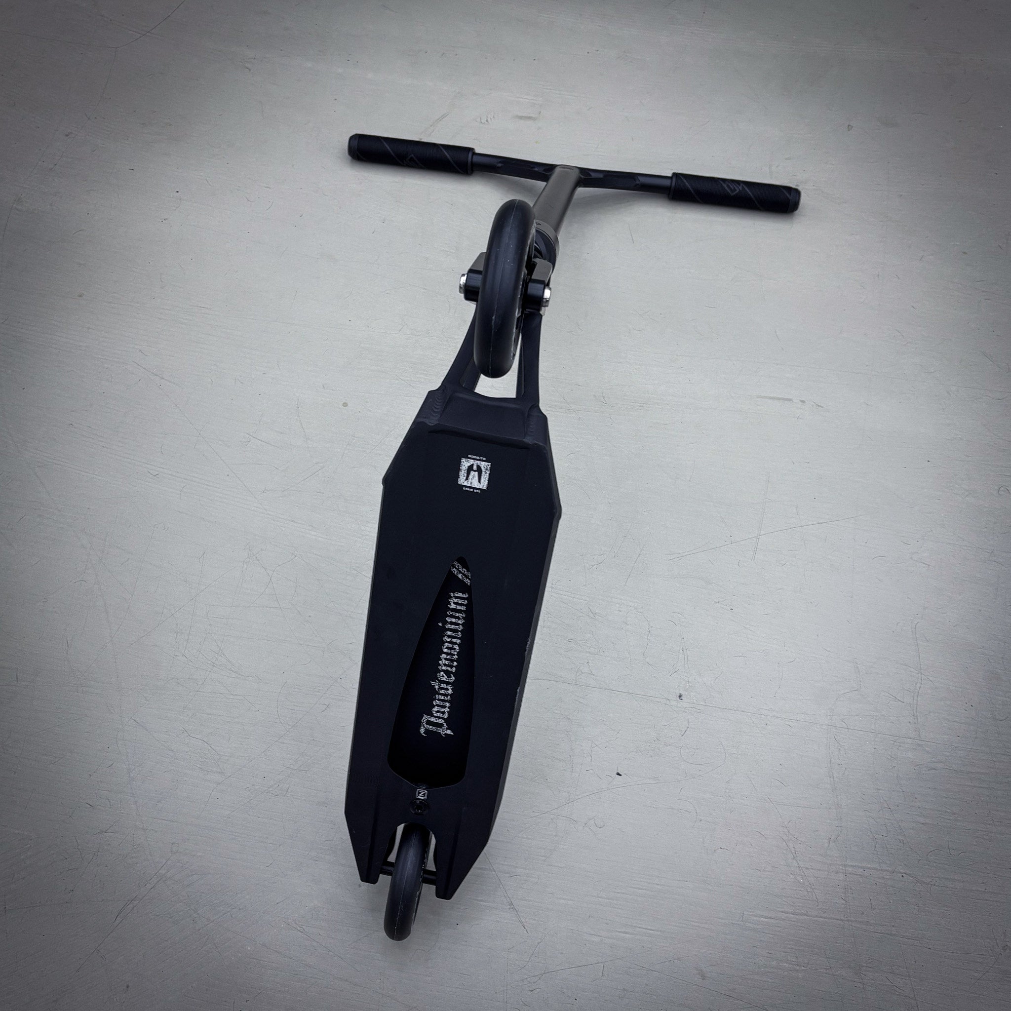 Striker Pande Black 460 Custom Build - Svart-ScootWorld.se