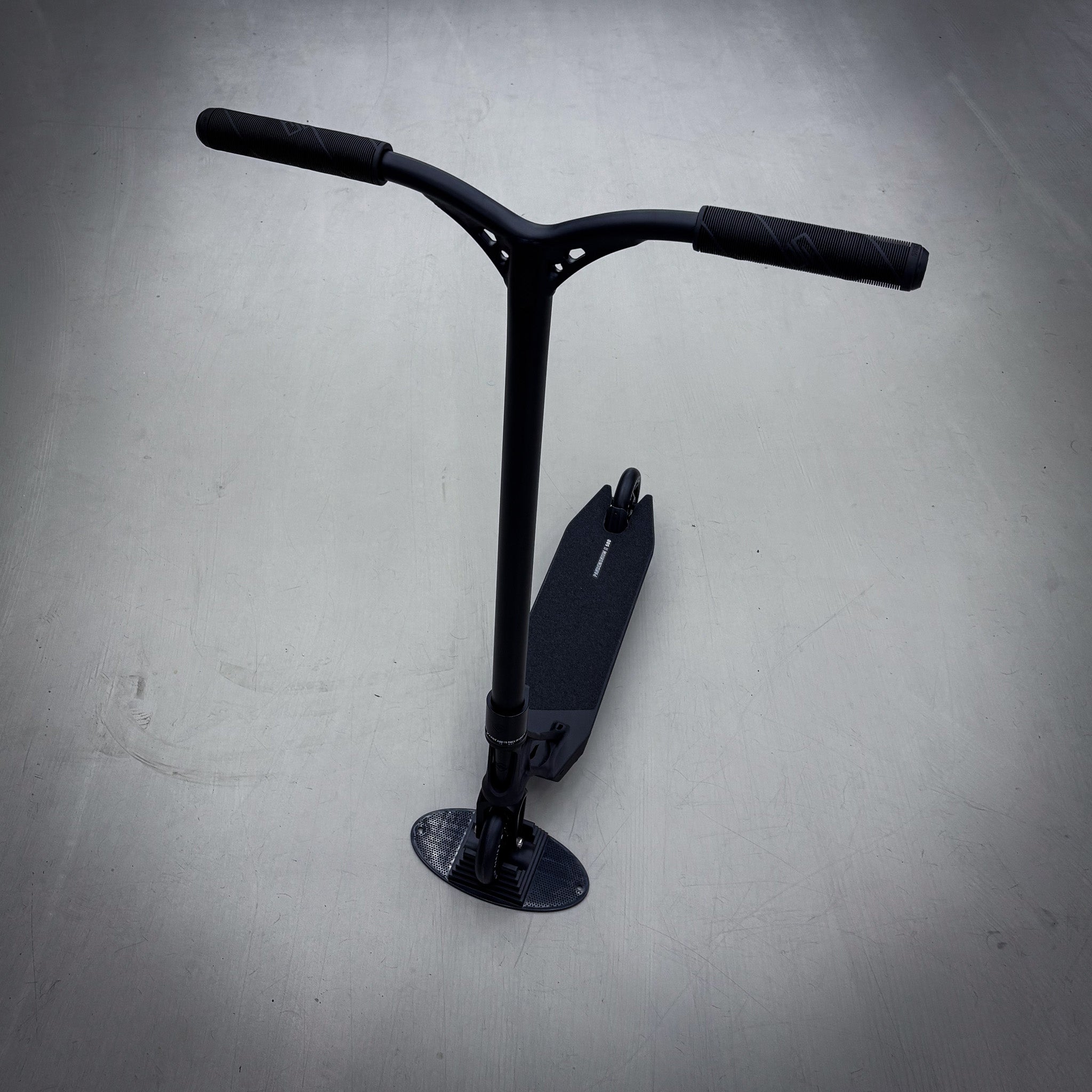 Striker Pande Black 500 Custom Build - Svart-ScootWorld.se