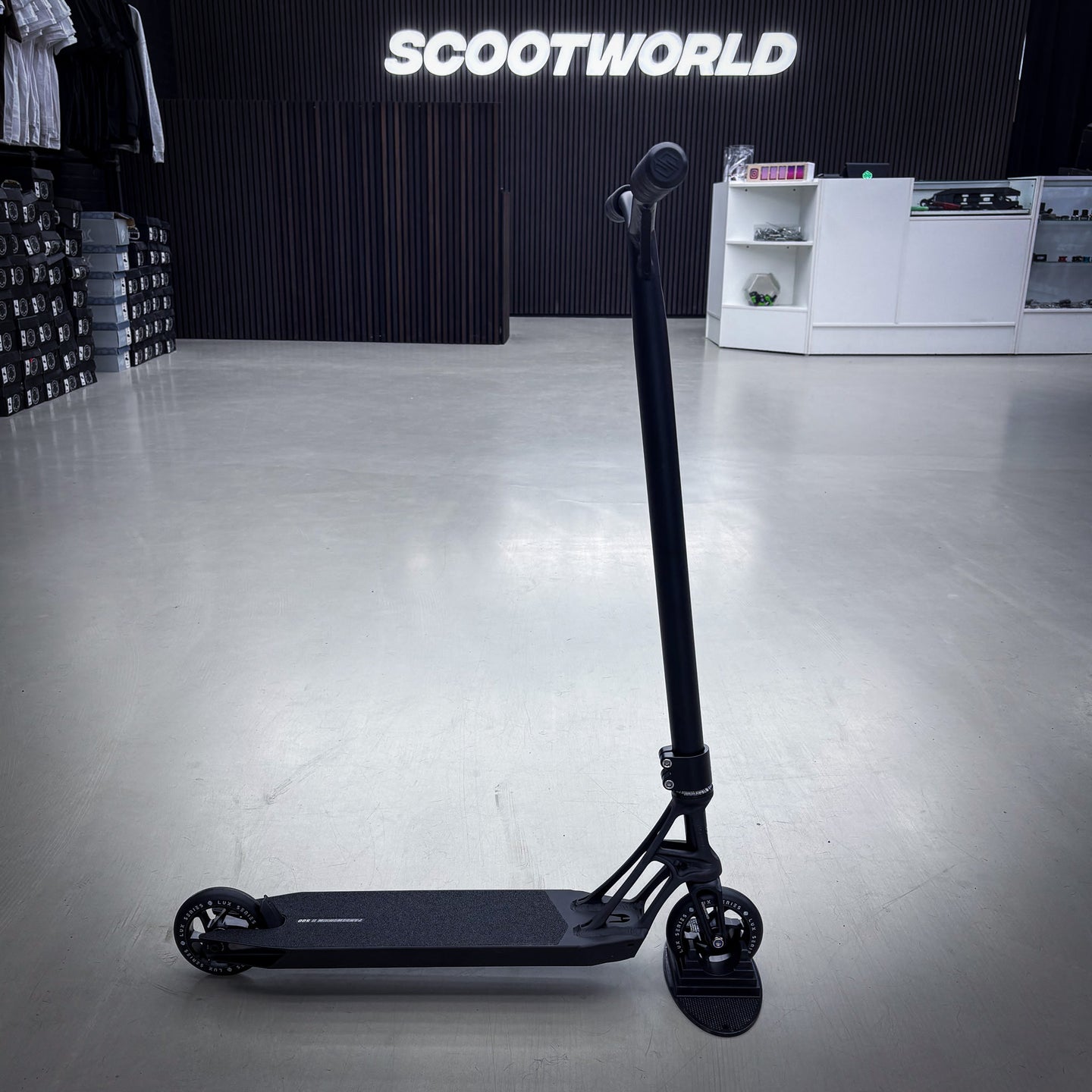Striker Pande Black 500 Custom Build - Svart-ScootWorld.se