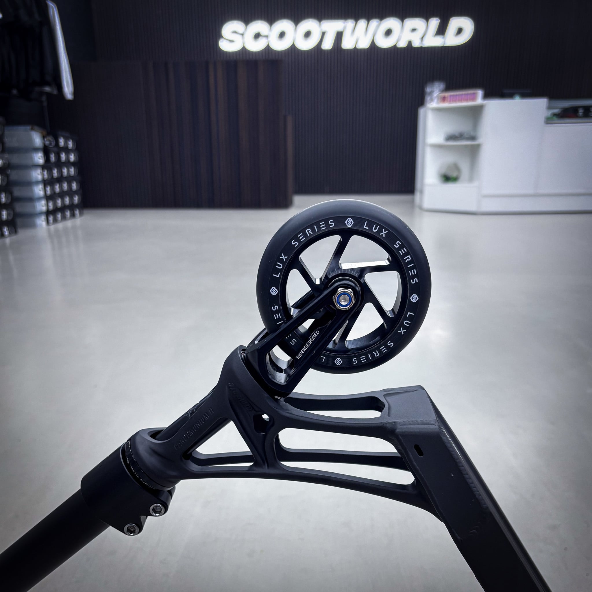 Striker Pande Black 500 Custom Build - Svart-ScootWorld.se