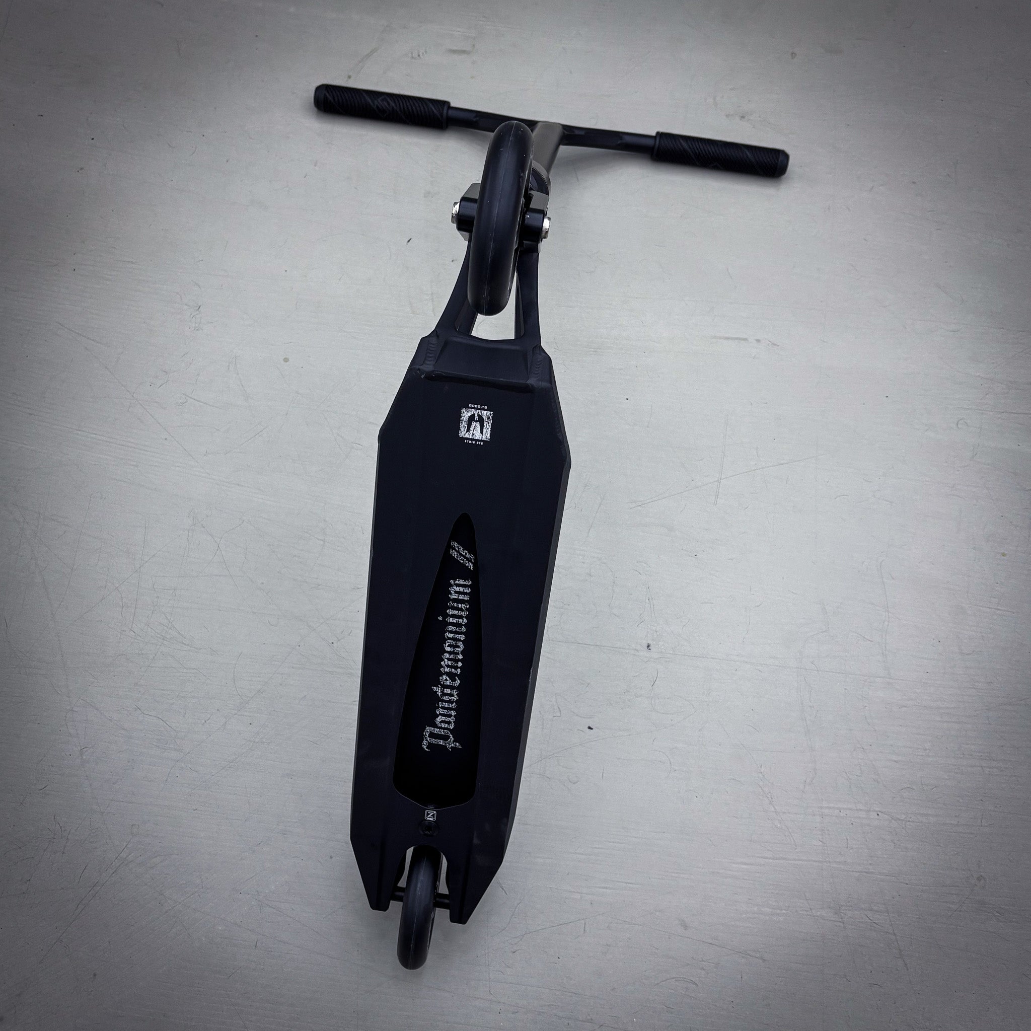 Striker Pande Black 500 Custom Build - Svart-ScootWorld.se