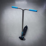 Striker Titan Bend Pande Custom Build - Svart/Turkos/Silver-ScootWorld.se