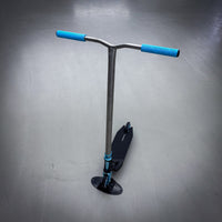 Striker Titan Bend Pande Custom Build - Svart/Turkos/Silver-ScootWorld.se