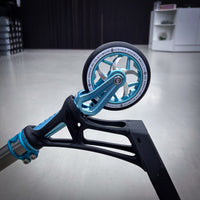 Striker Titan Bend Pande Custom Build - Svart/Turkos/Silver-ScootWorld.se