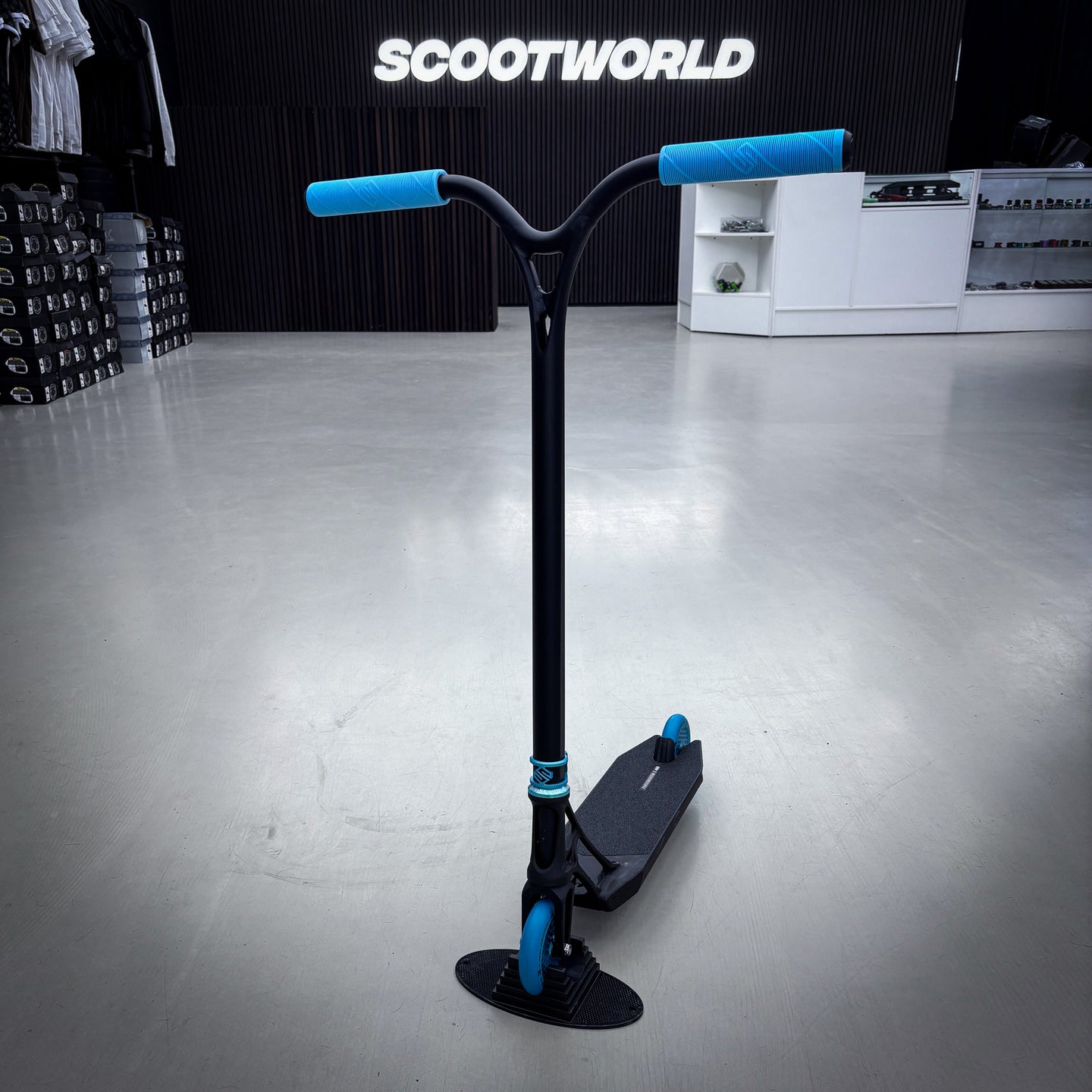 Striker Pande Lightweight 2 Custom Build - Black/Teal