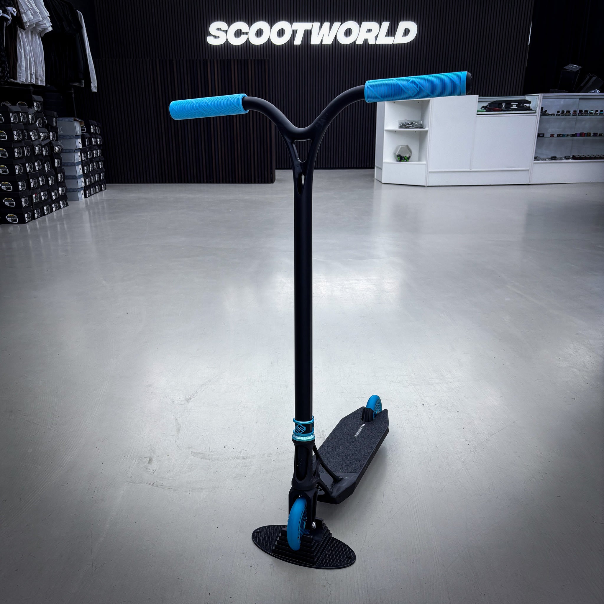 Striker Pande Lightweight 2 Custom Build - Black/Teal