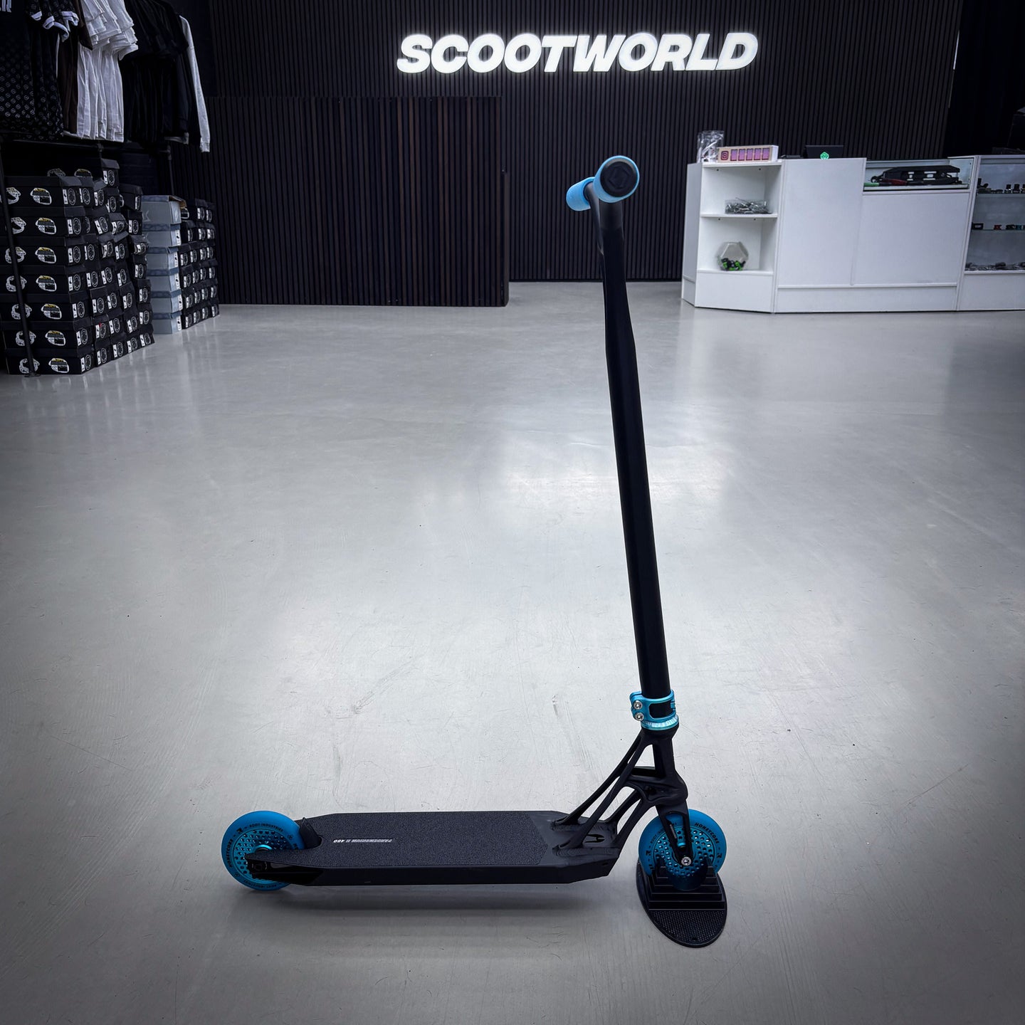 Striker Pande Lightweight 2 Custom Build - Black/Teal