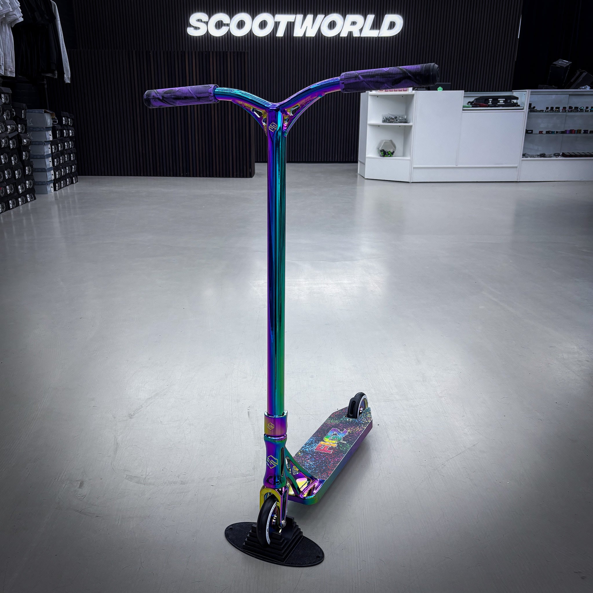 Striker Rainbow Custom Build - Rainbow-ScootWorld.se