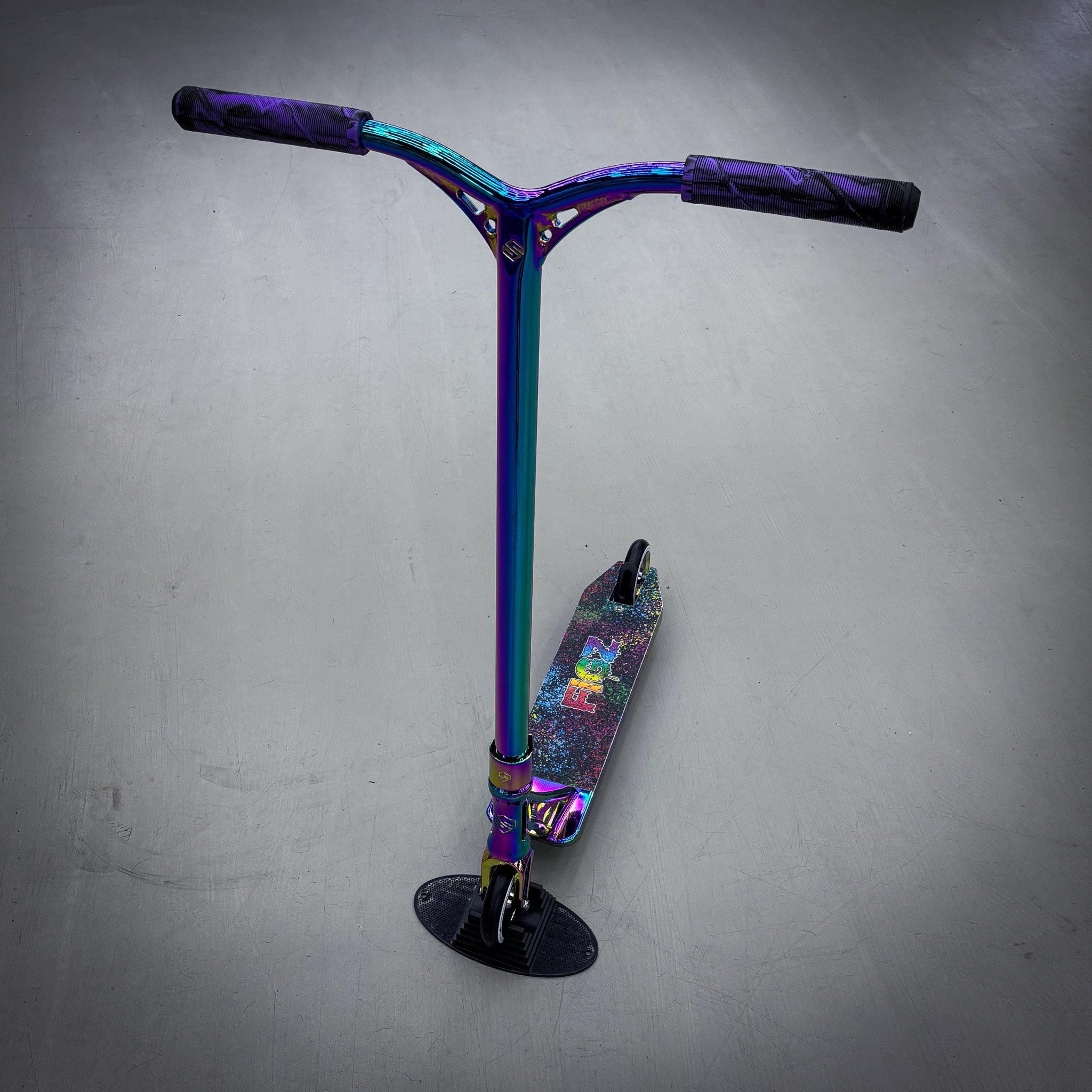 Striker Rainbow Custom Build - Rainbow-ScootWorld.se