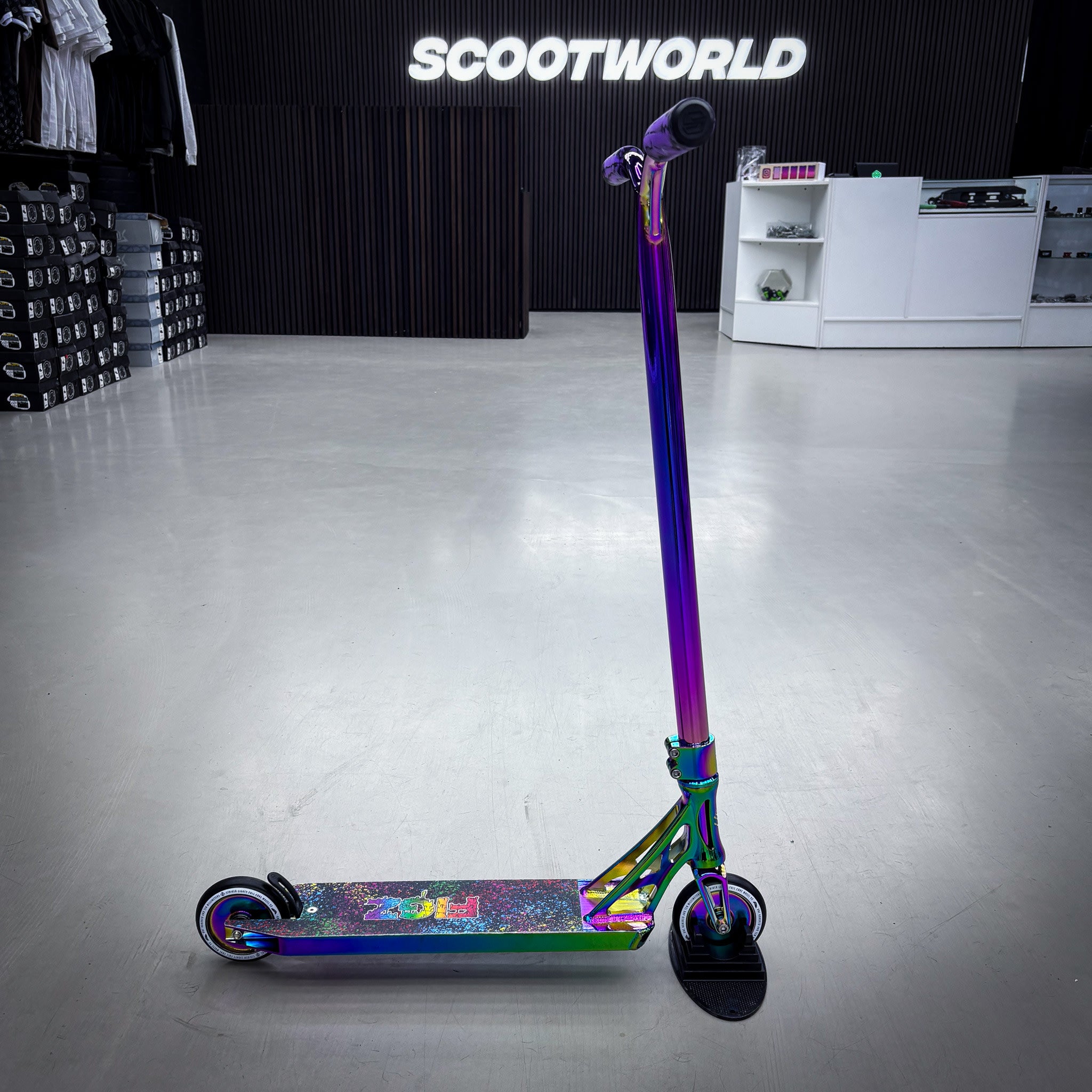 Striker Rainbow Custom Build - Rainbow-ScootWorld.se