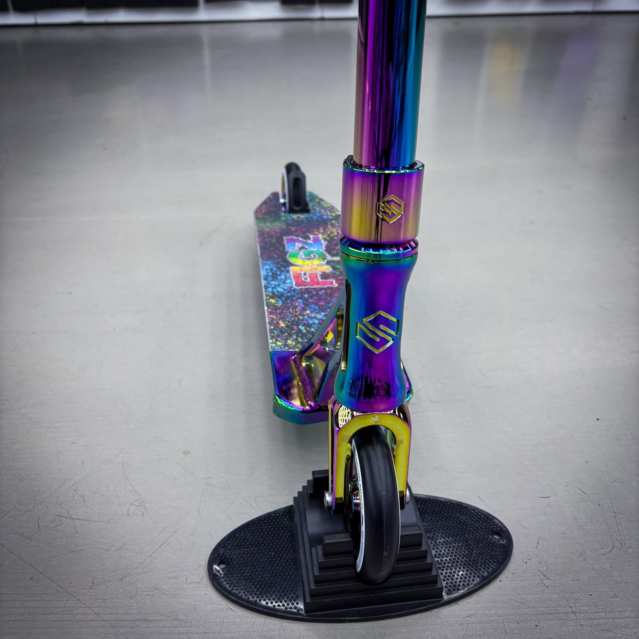 Striker Rainbow Custom Build - Rainbow-ScootWorld.se