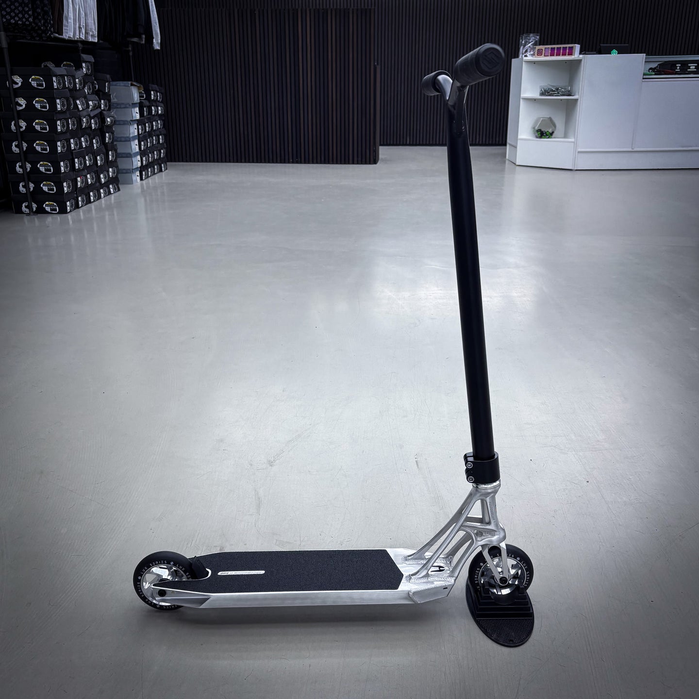 Striker Pande Black/Silver Custom Build - Black/Silver