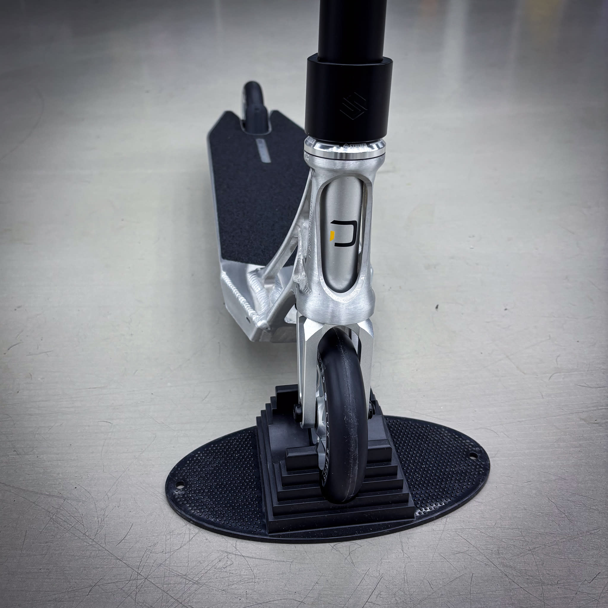 Striker Pande Black/Silver Custom Build - Black/Silver