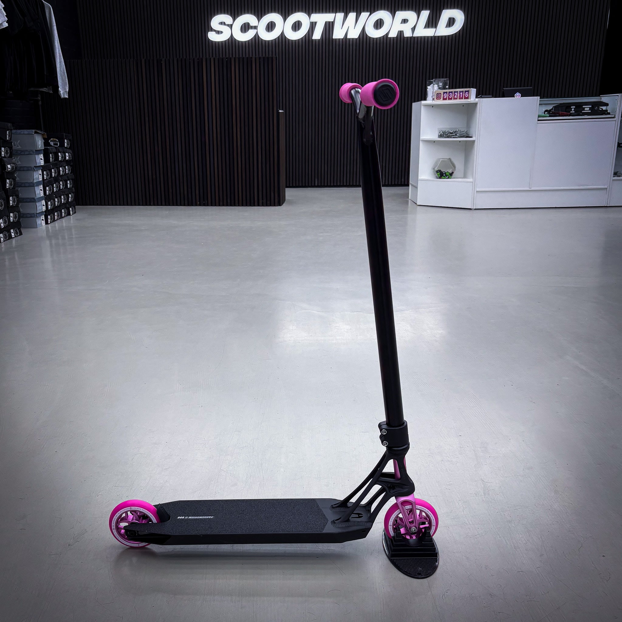 Striker Pande Black/Pink Custom Build - Svart/Pink-ScootWorld.se