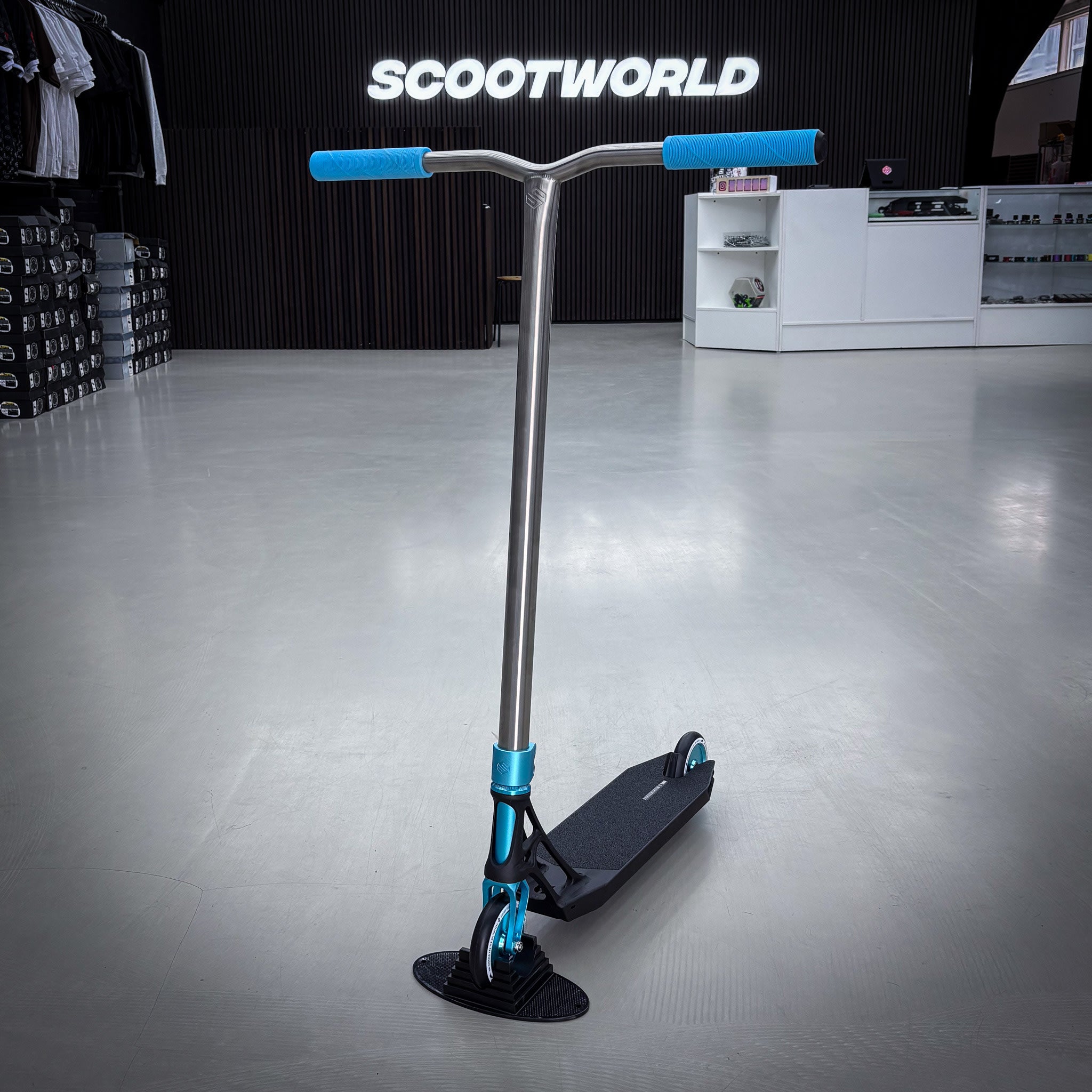 Striker Titan Pande Custom Build - Svart/Turkos/Silver-ScootWorld.se
