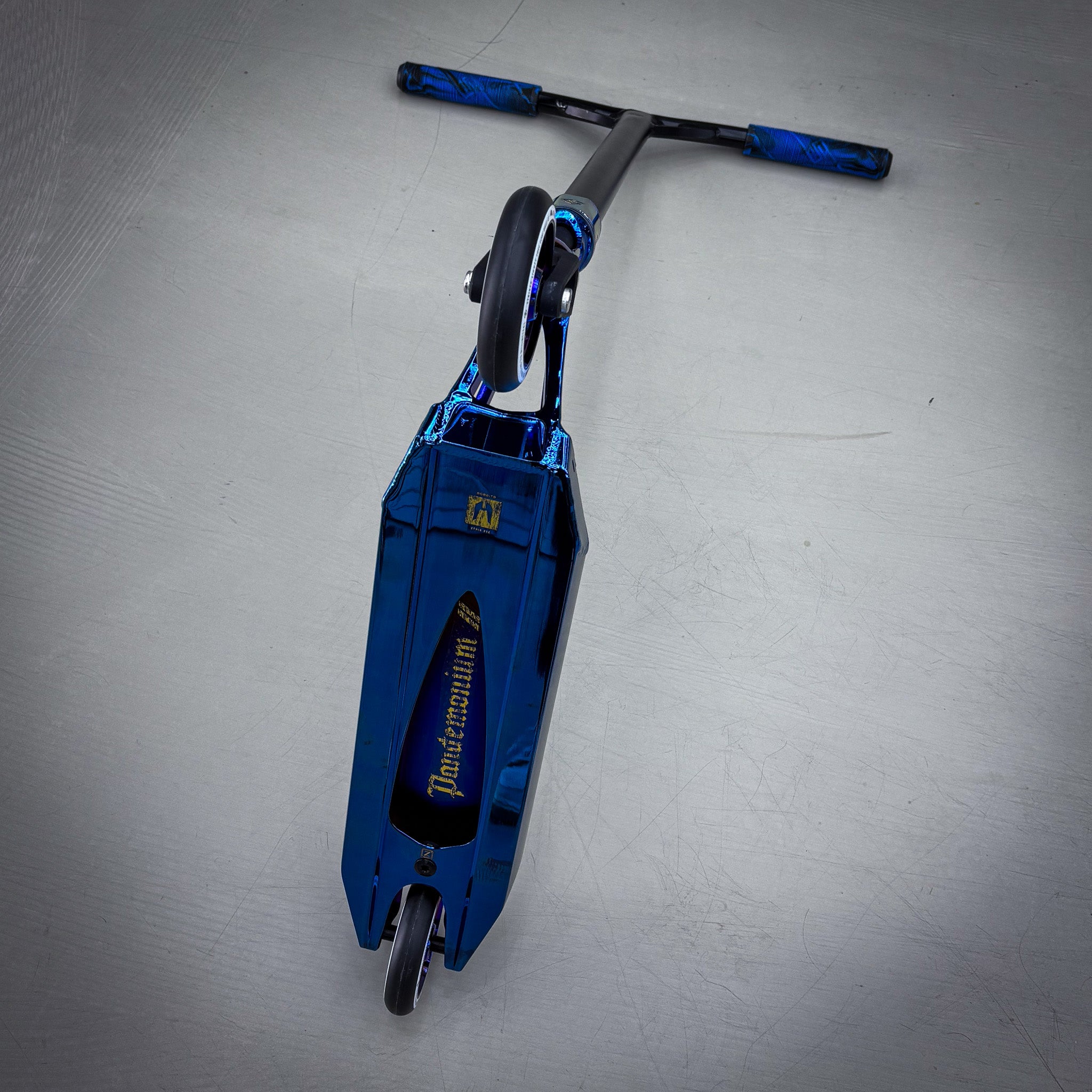 Striker Pande Blue Chrome Custom Build - Blå Chrome-ScootWorld.se
