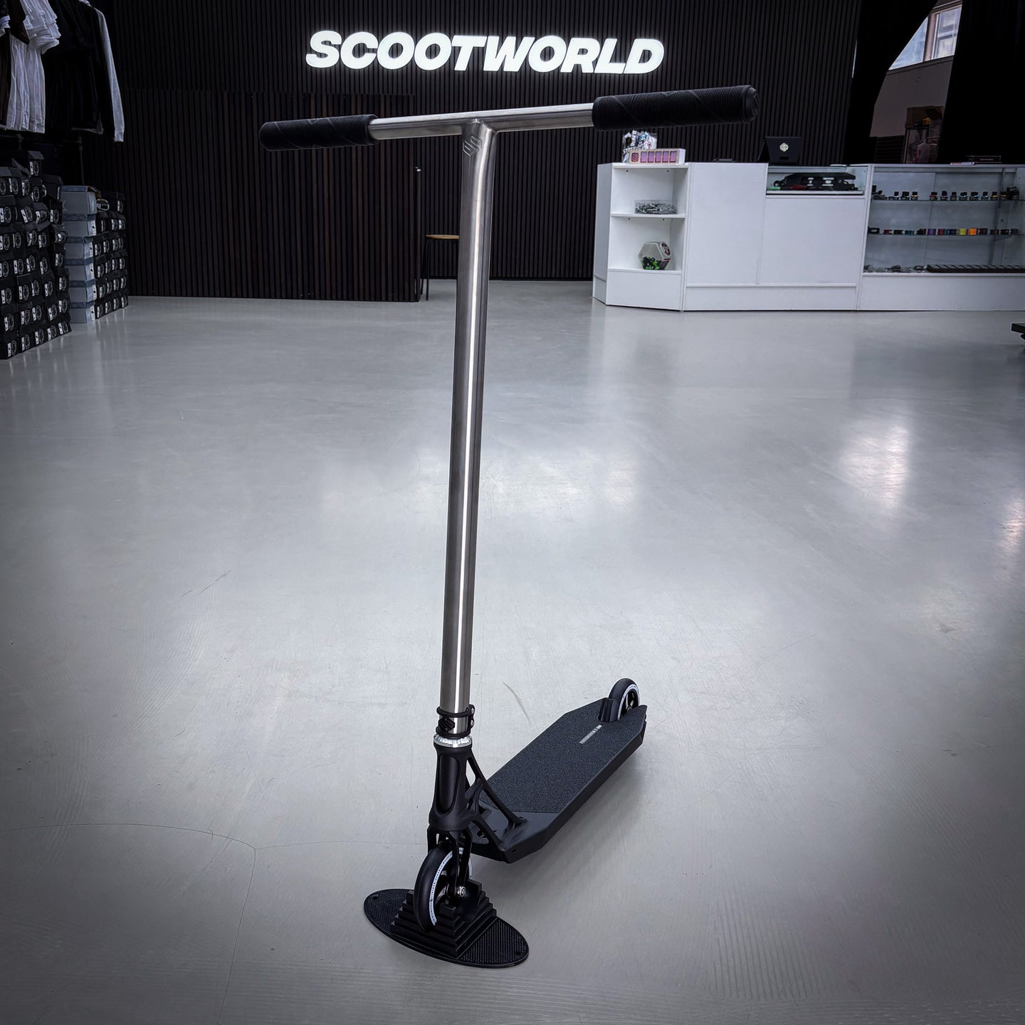 Striker Titan Pande Black Silver Custom Build - Svart/Silver-ScootWorld.se