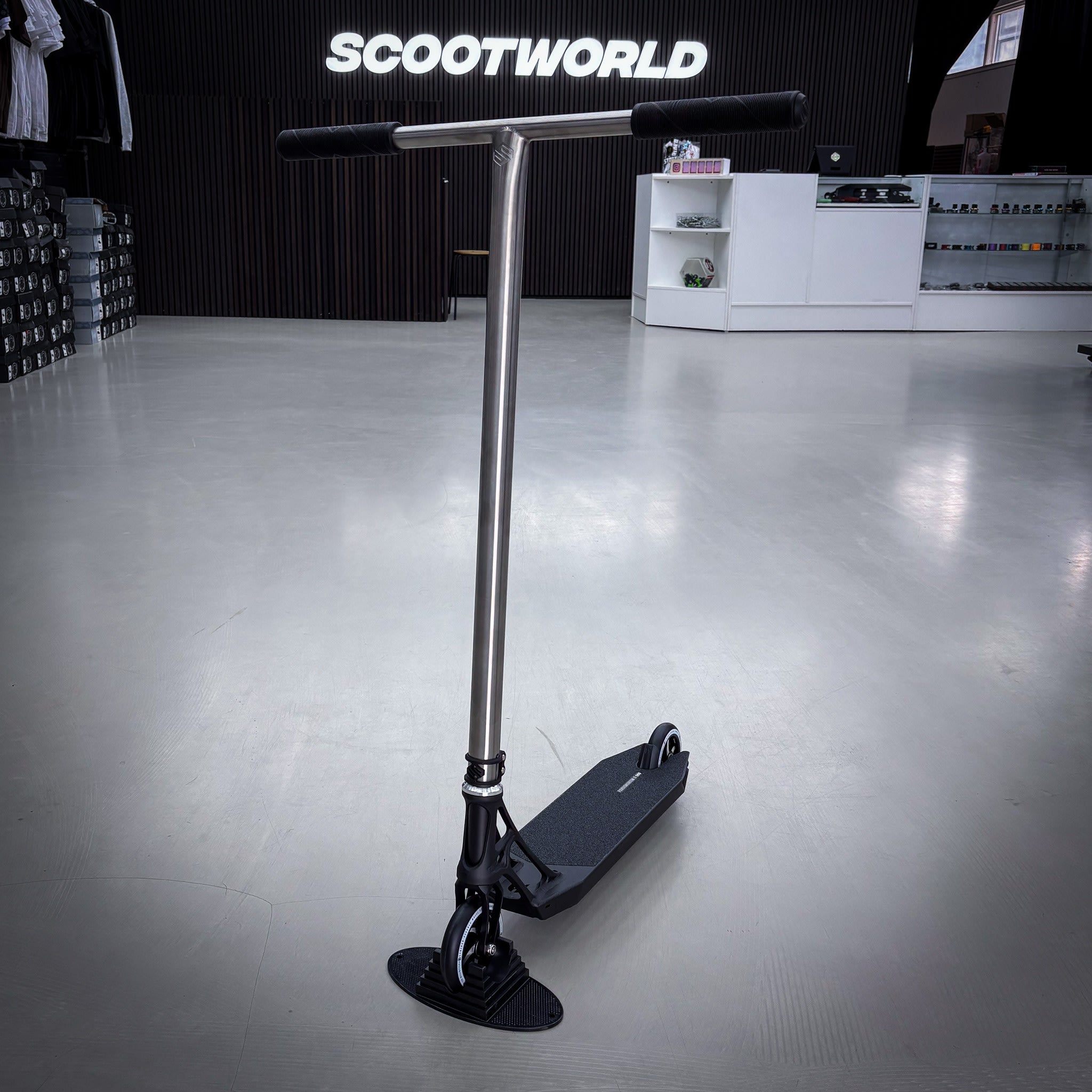 Striker Titan Pande Black Silver Custom Build - Svart/Silver-ScootWorld.se