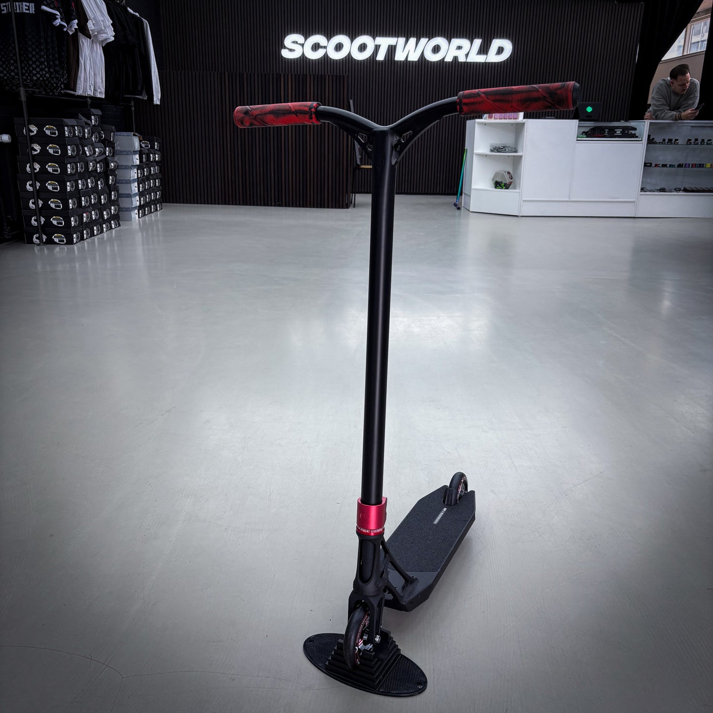 Striker Pande Black/Red Custom Build - Svart/Röd-ScootWorld.se