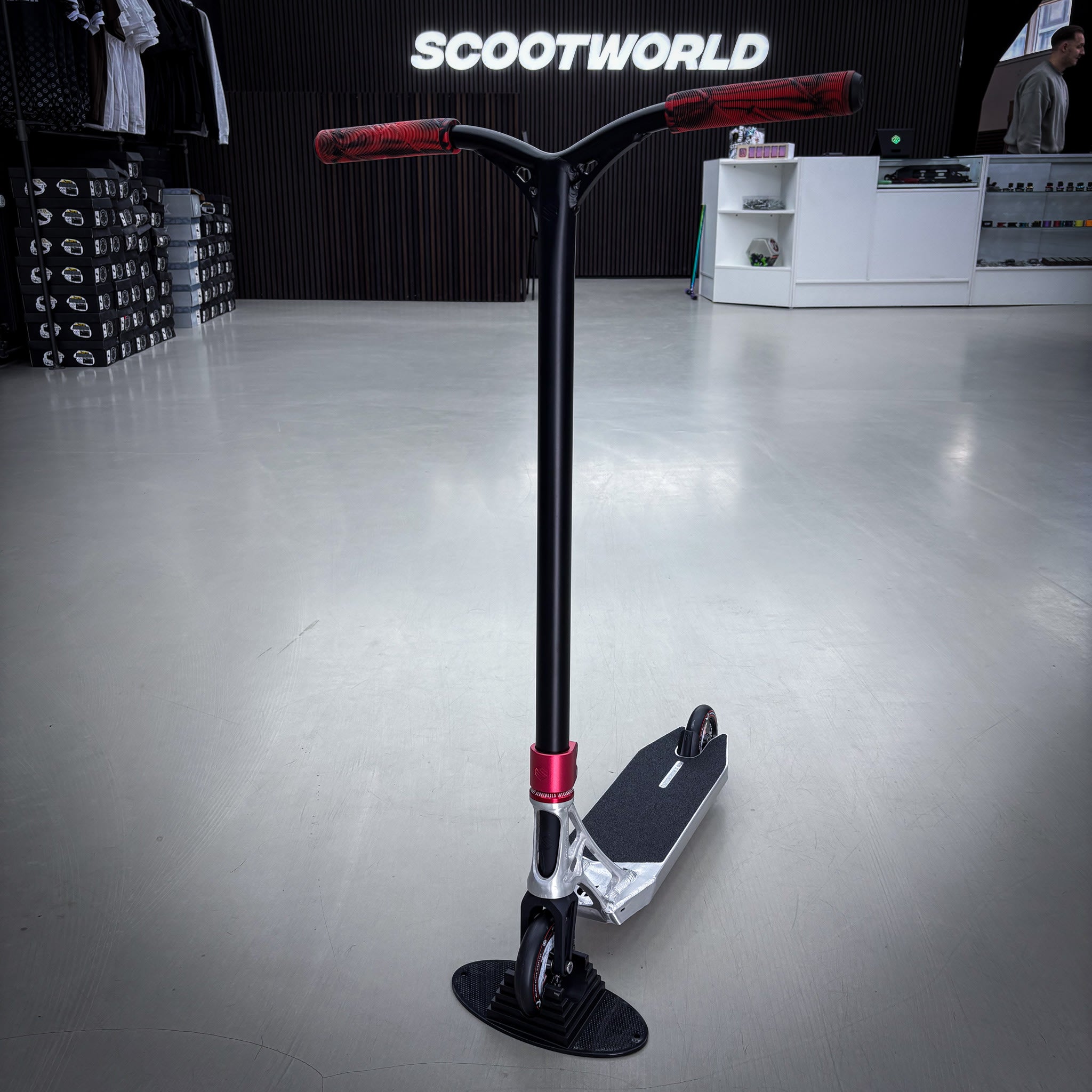 Striker Pande Silver/Black/Red Custom Build - Silver/Svart/Röd-ScootWorld.se
