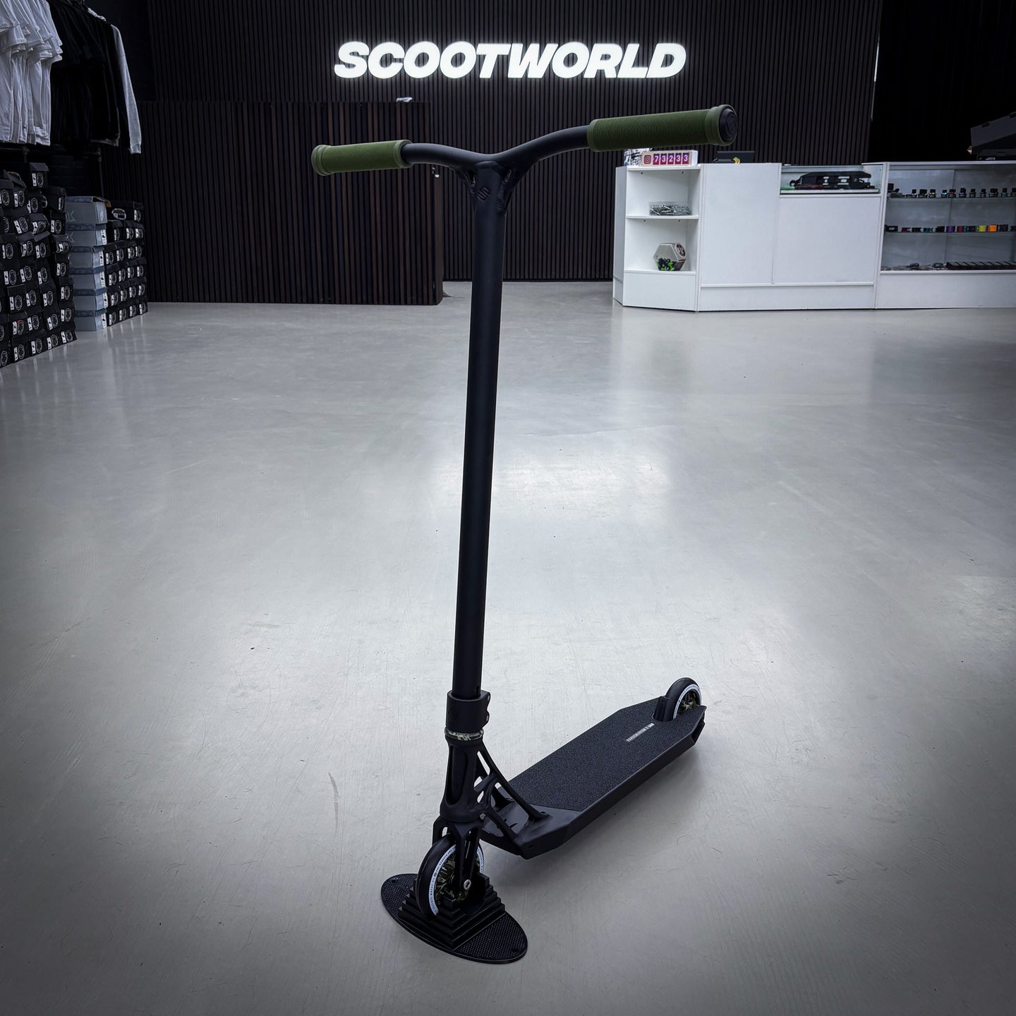 Striker Ethic Pande Black Camo Custom Build - Svart/Grön-ScootWorld.se