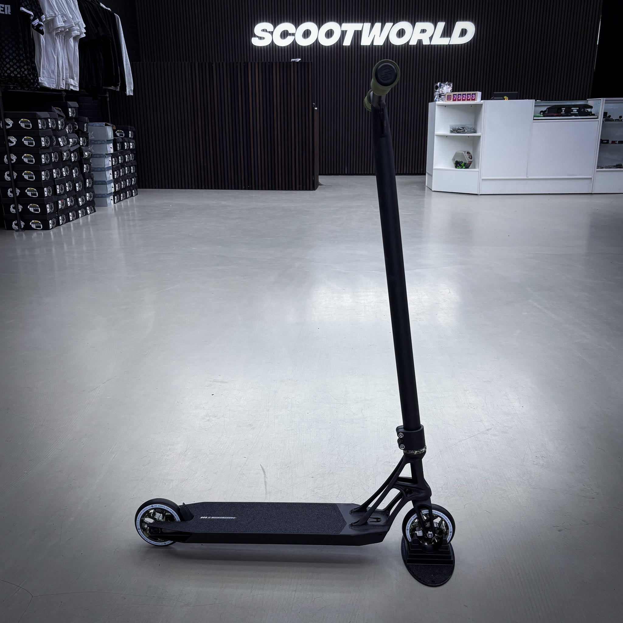 Striker Ethic Pande Black Camo Custom Build - Svart/Grön-ScootWorld.se