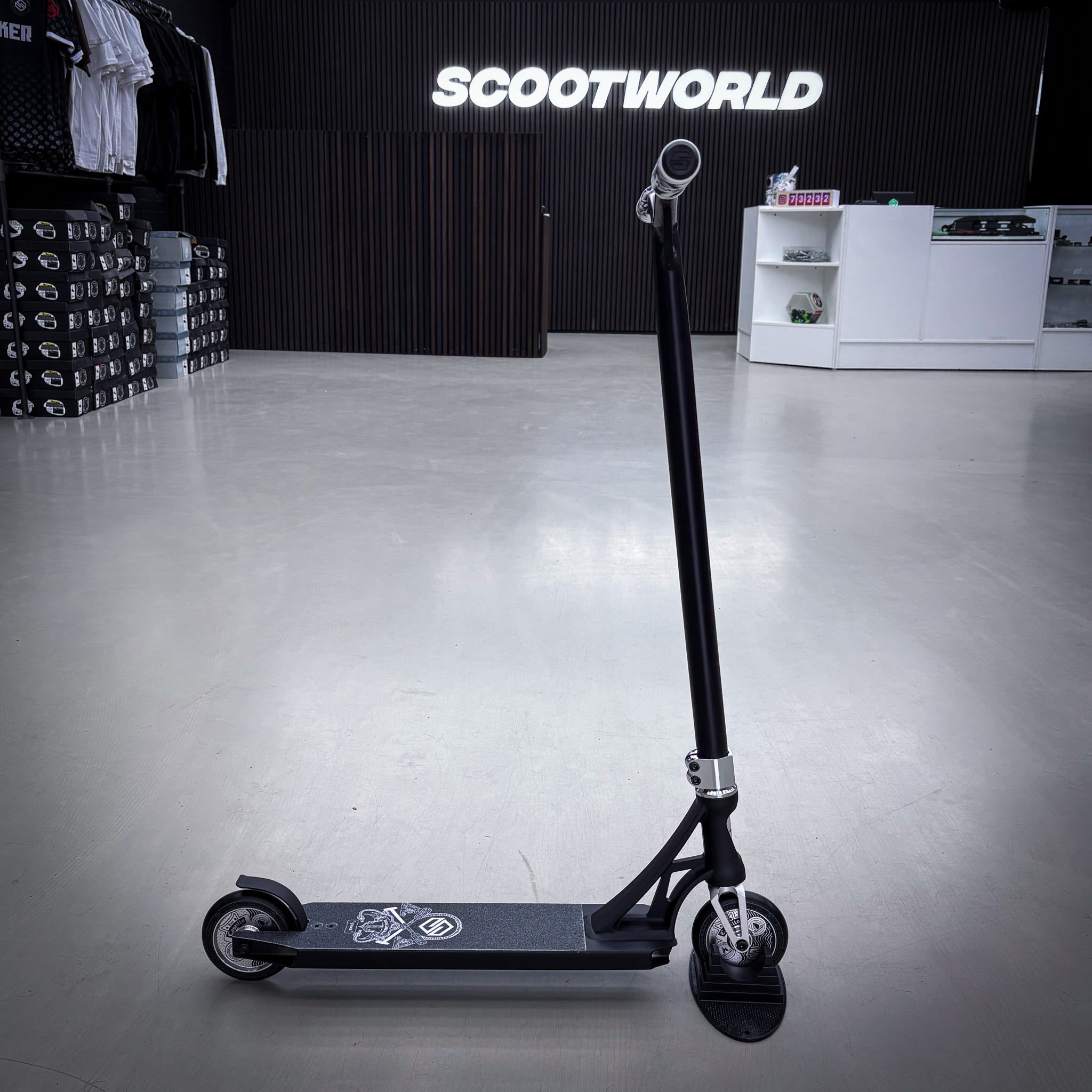Striker Panda Freestyle Custom Build - Svart/Silver-ScootWorld.se