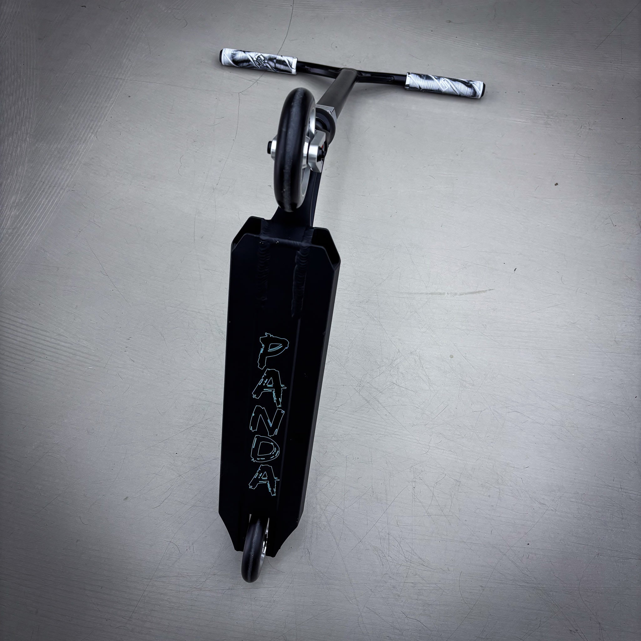 Striker Panda Freestyle Custom Build - Svart/Silver-ScootWorld.se