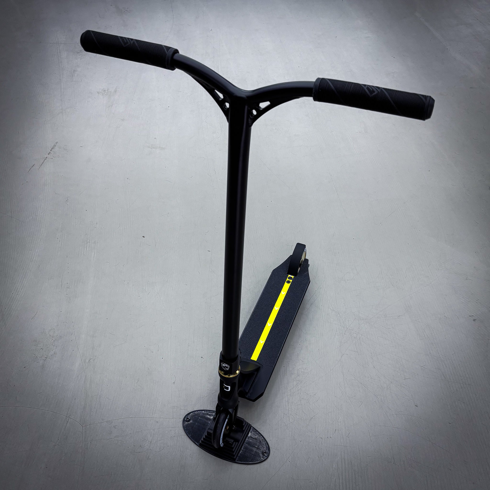 Striker Panda Freestyle Custom Build - Black/Gold