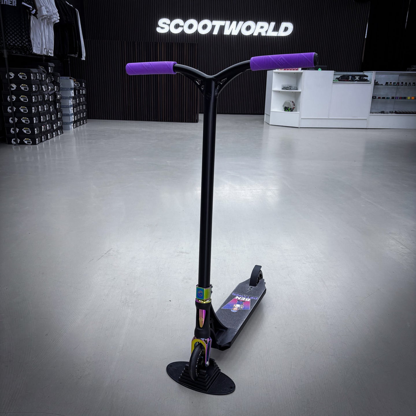 Striker Panda Freestyle Custom Build - Svart/Rainbow-ScootWorld.se