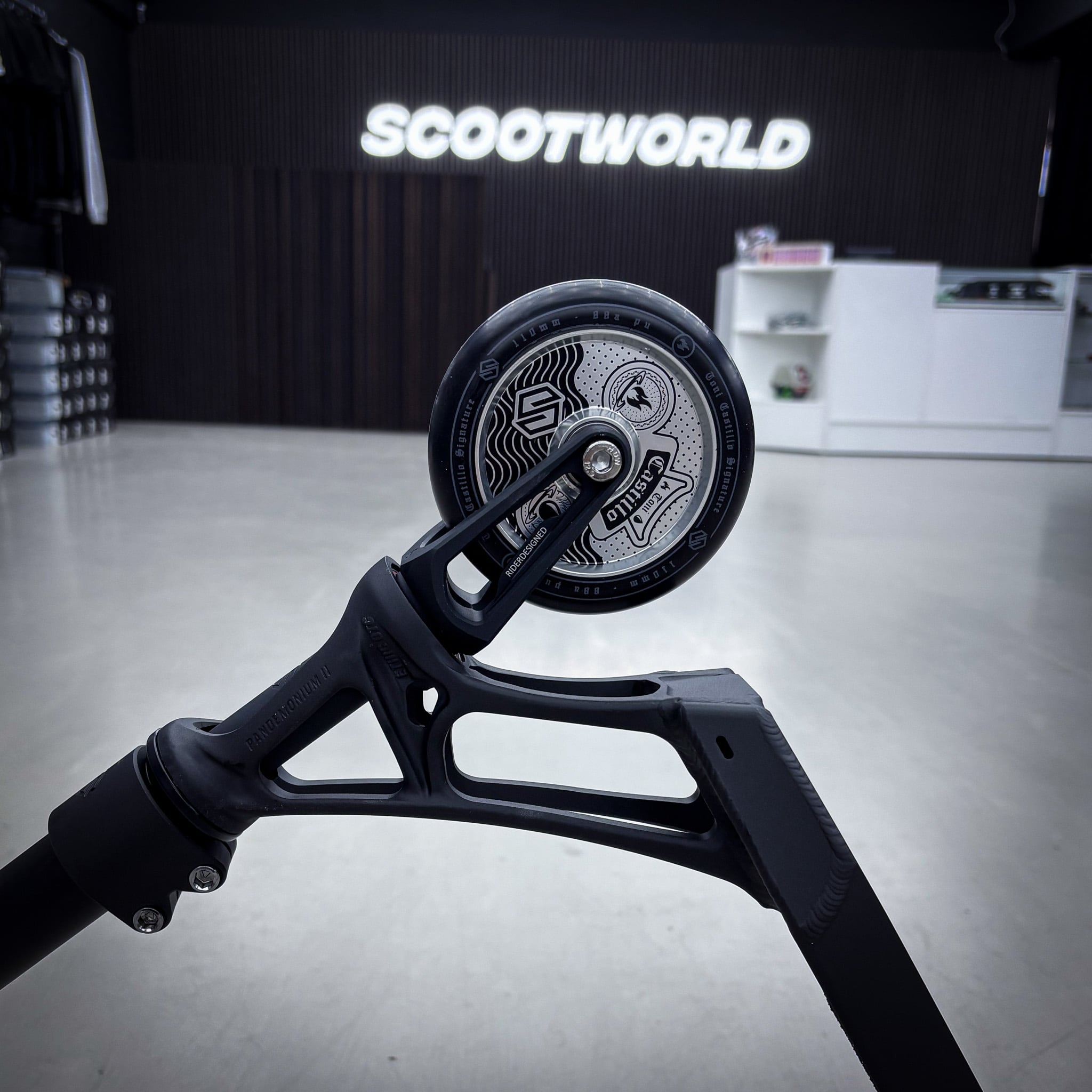 Striker Ethic Pandemonium Custom Build - Svart/Grön-ScootWorld.se