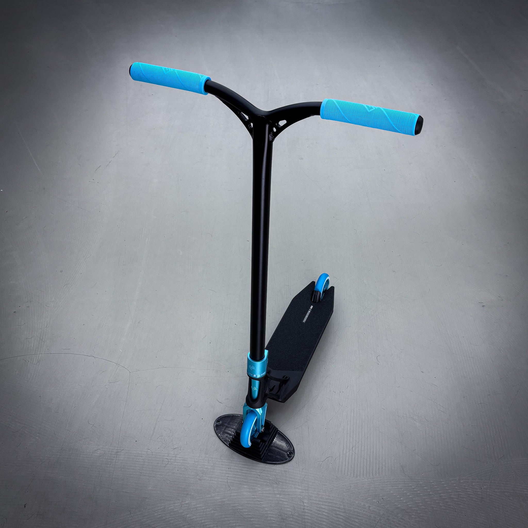 Striker Ethic Pande Custom Build - Svart/Turkos-ScootWorld.se