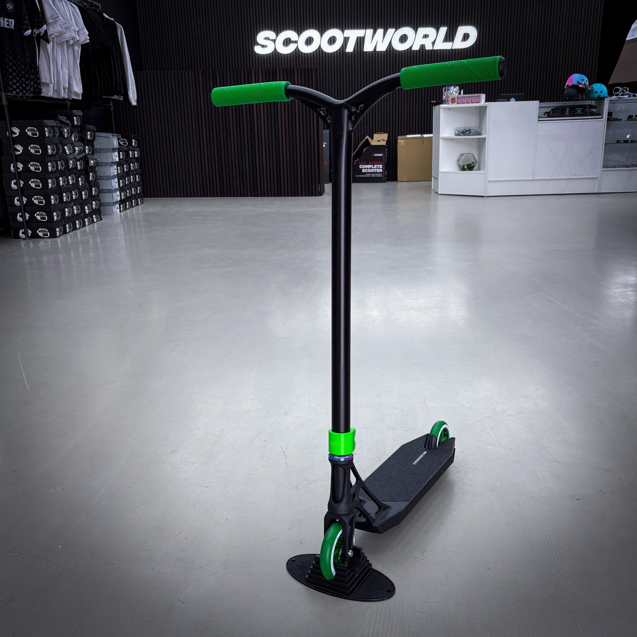 Striker Ethic Pande Custom Build - Svart/Grön-ScootWorld.se