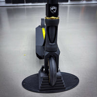 Striker Panda Custom Build - Svart/Gold-ScootWorld.se