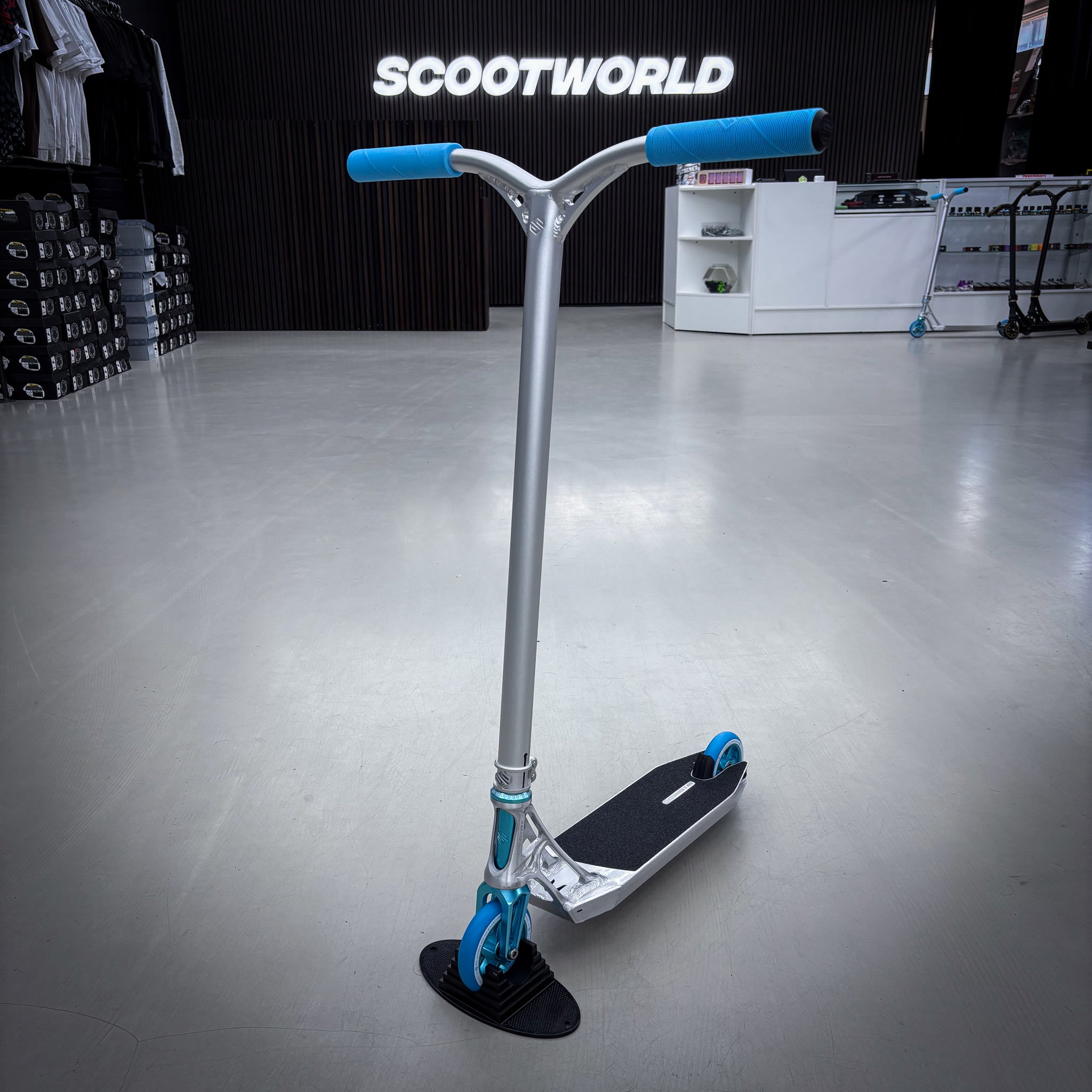 Striker Ethic 460mm Silver Teal Custom Build - Silver/Turkos-ScootWorld.se