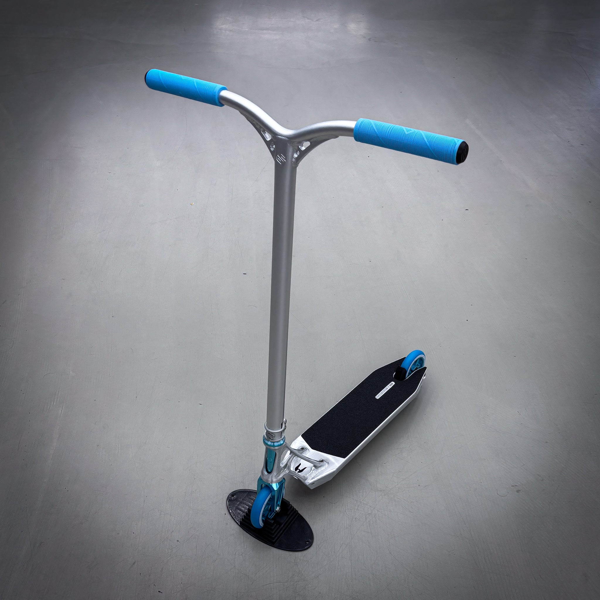 Striker Ethic 500mm Silver Teal Custom Build - Silver/Turkos-ScootWorld.se