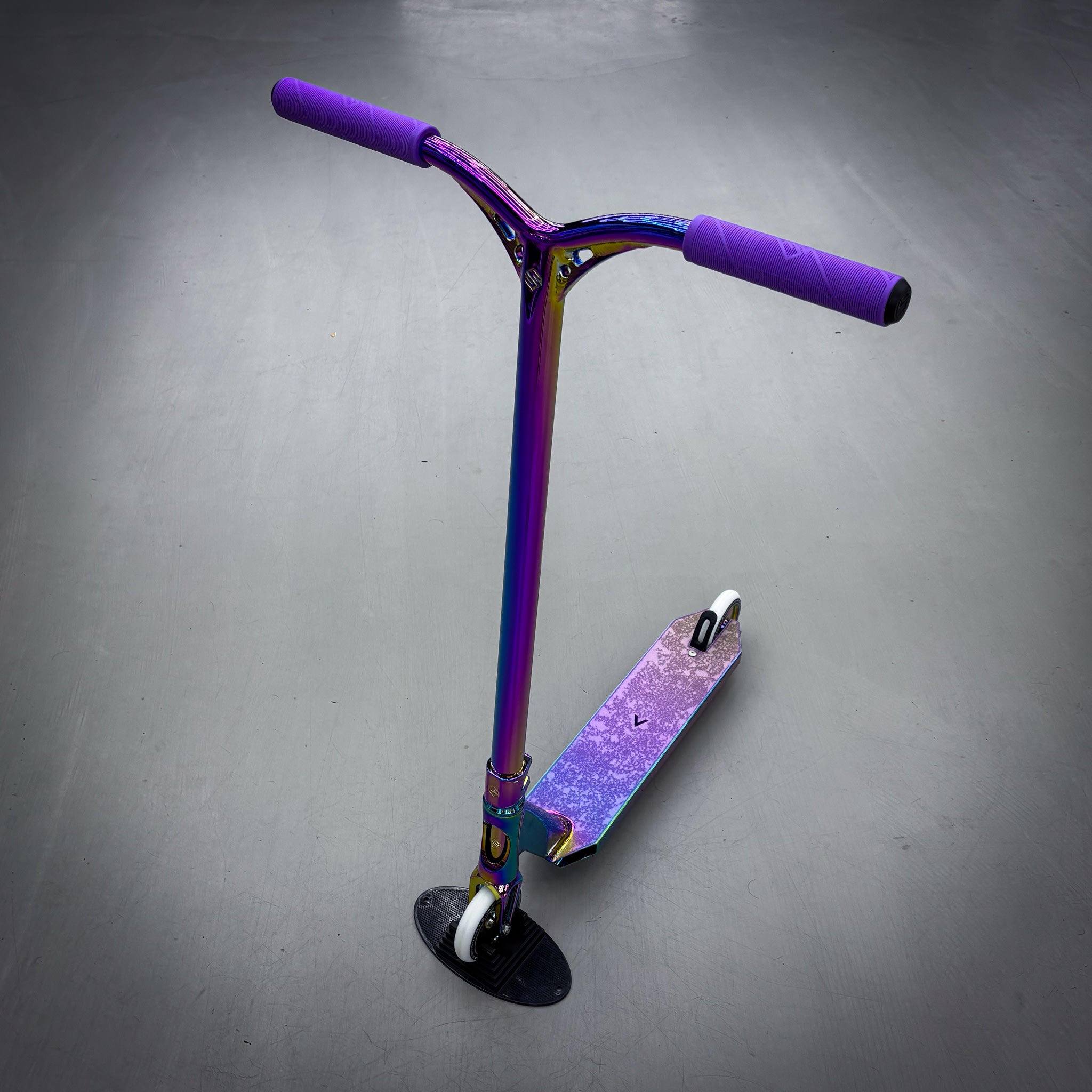 Striker Rainbow Custom Build - Rainbow-ScootWorld.se