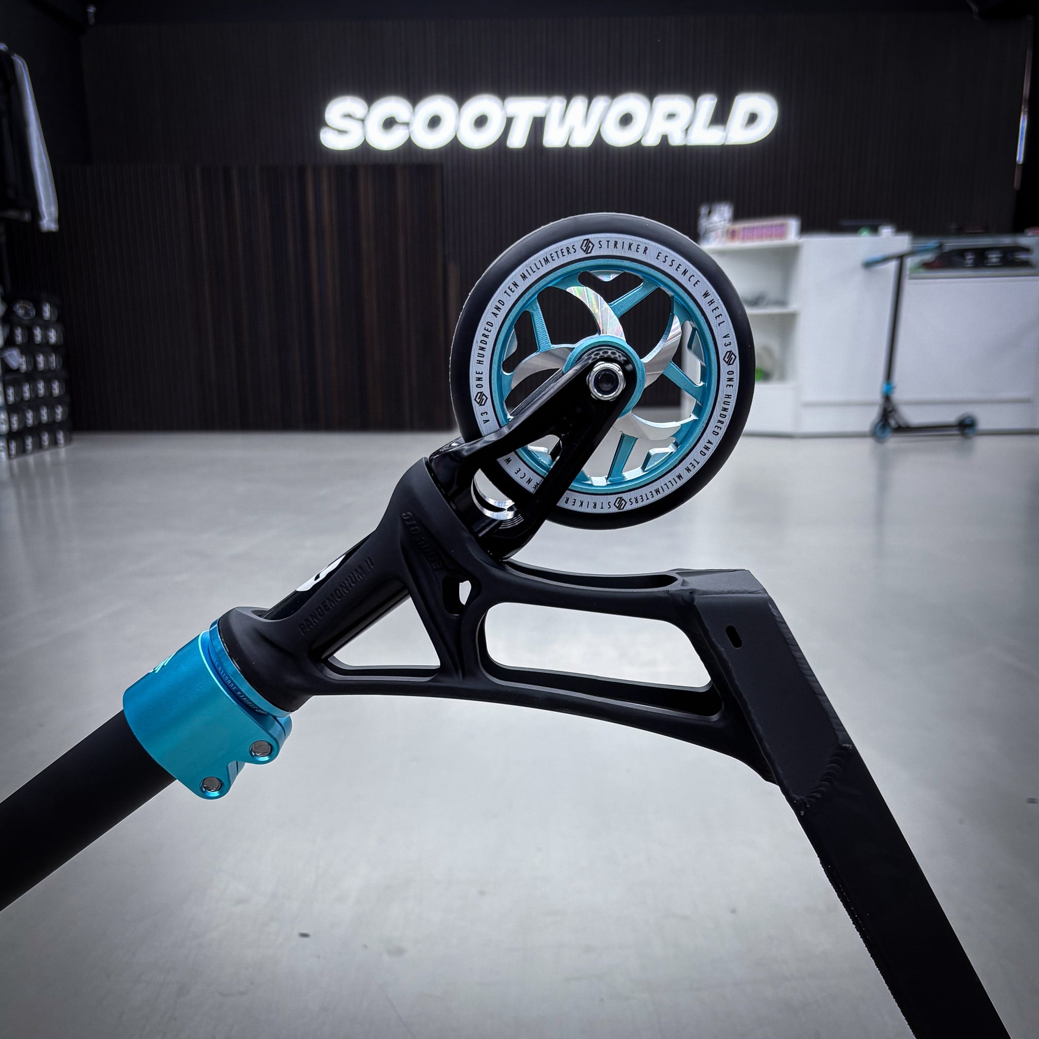 Striker Ethic 500mm Black Teal Custom Build - Svart/Turkos-ScootWorld.se