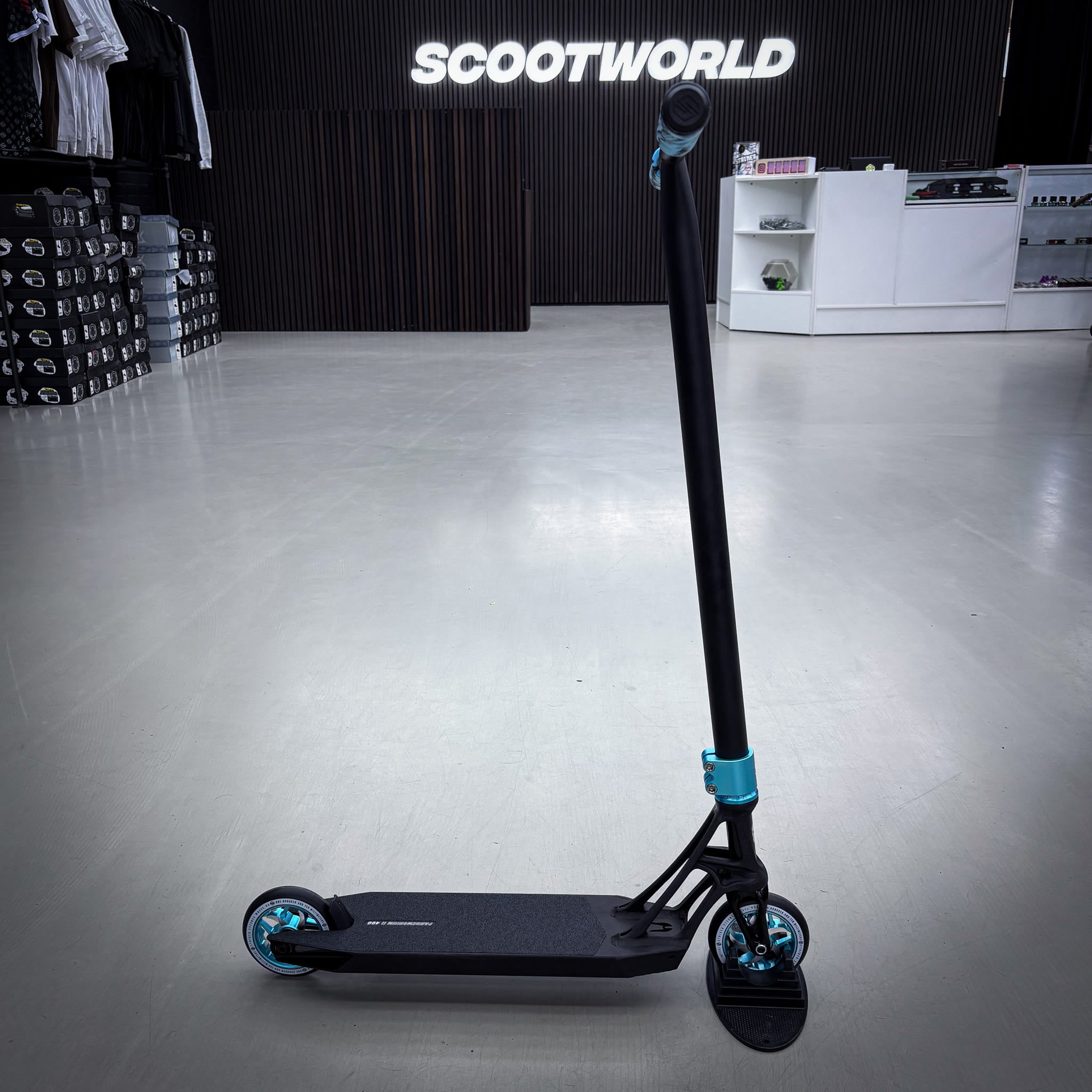 Striker Ethic 460mm Black Teal Custom Build - Svart/Turkos-ScootWorld.se