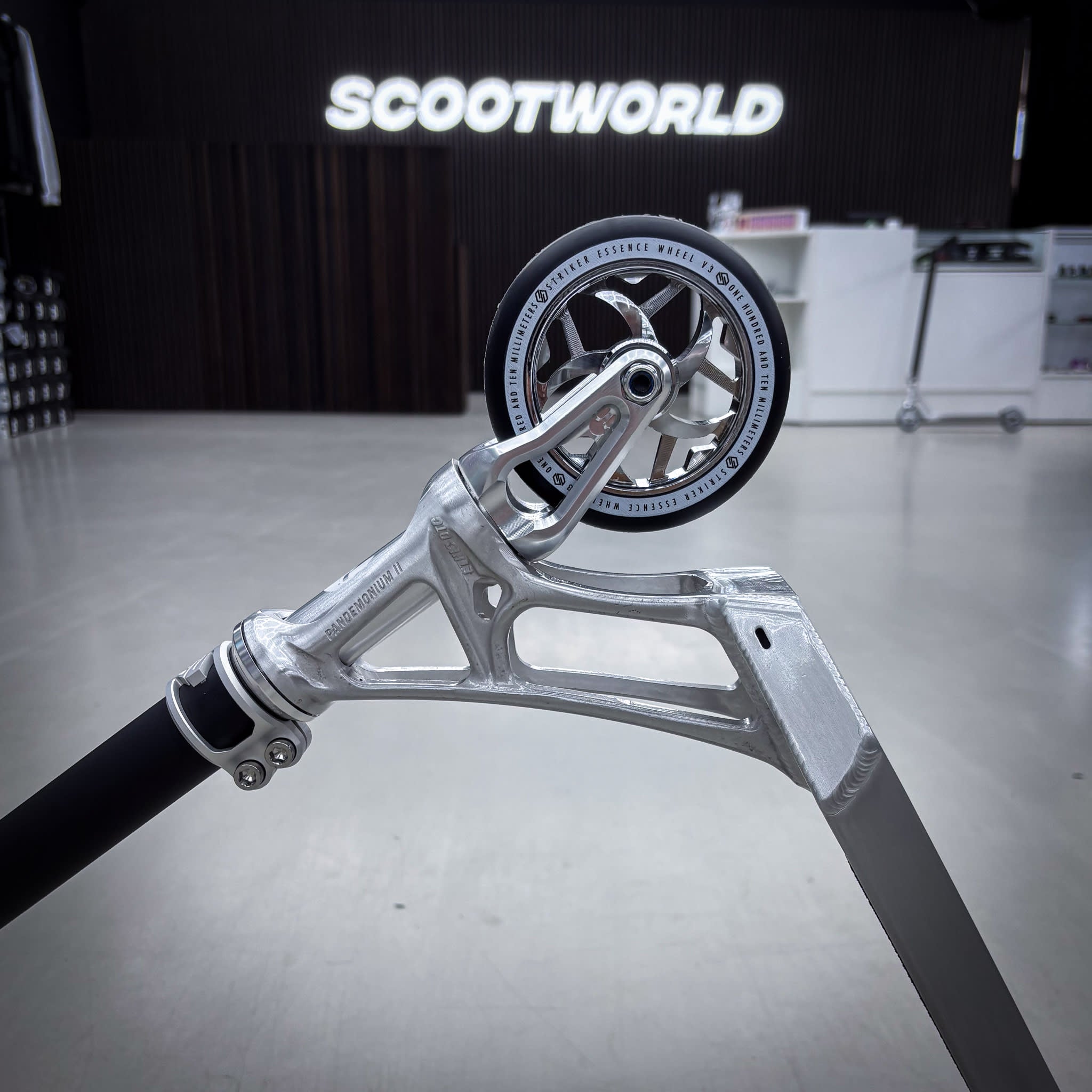 Striker Ethic 500mm Silver Black Custom Build - Silver/Black-ScootWorld.se