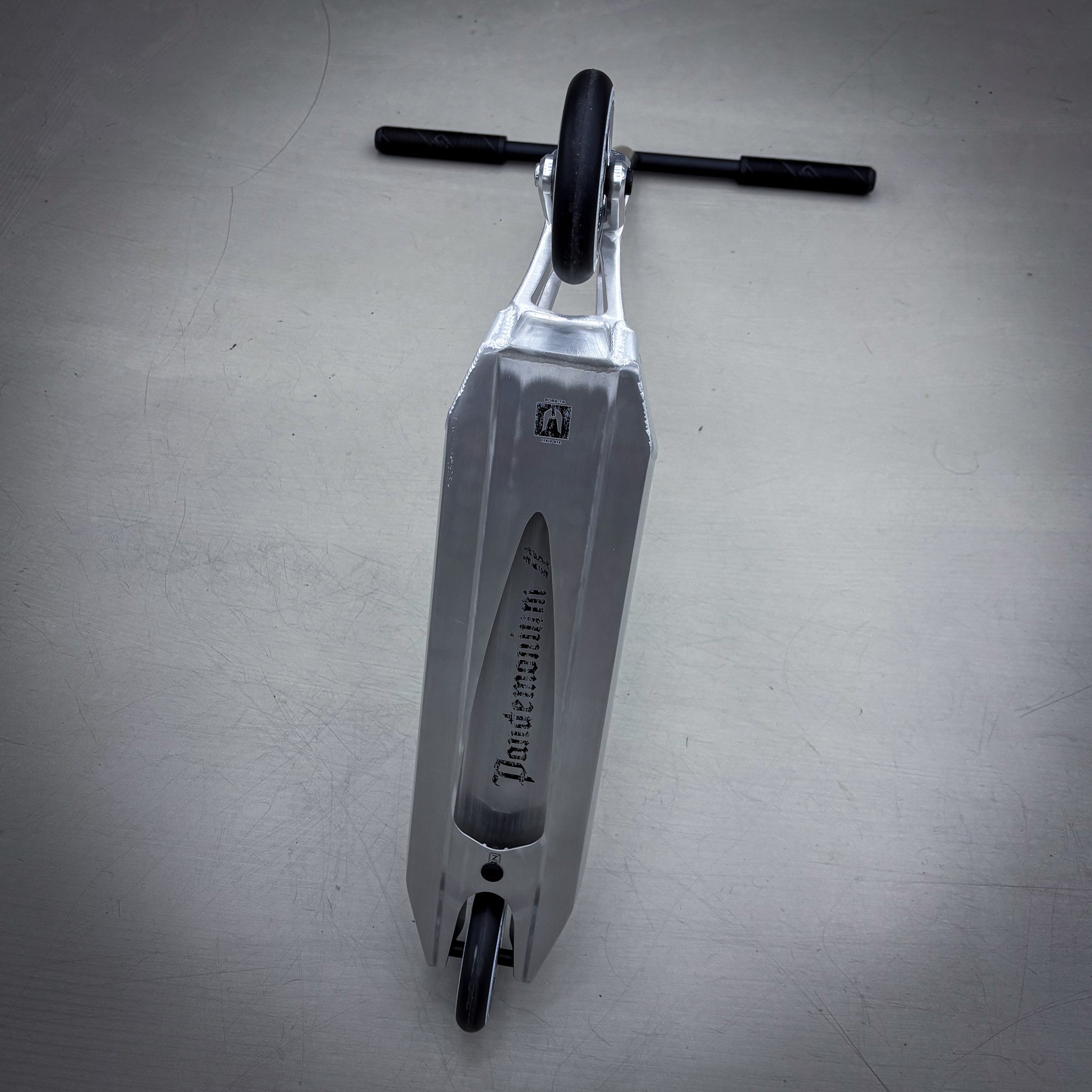 Striker Ethic 500mm Silver Black Custom Build - Silver/Black-ScootWorld.se