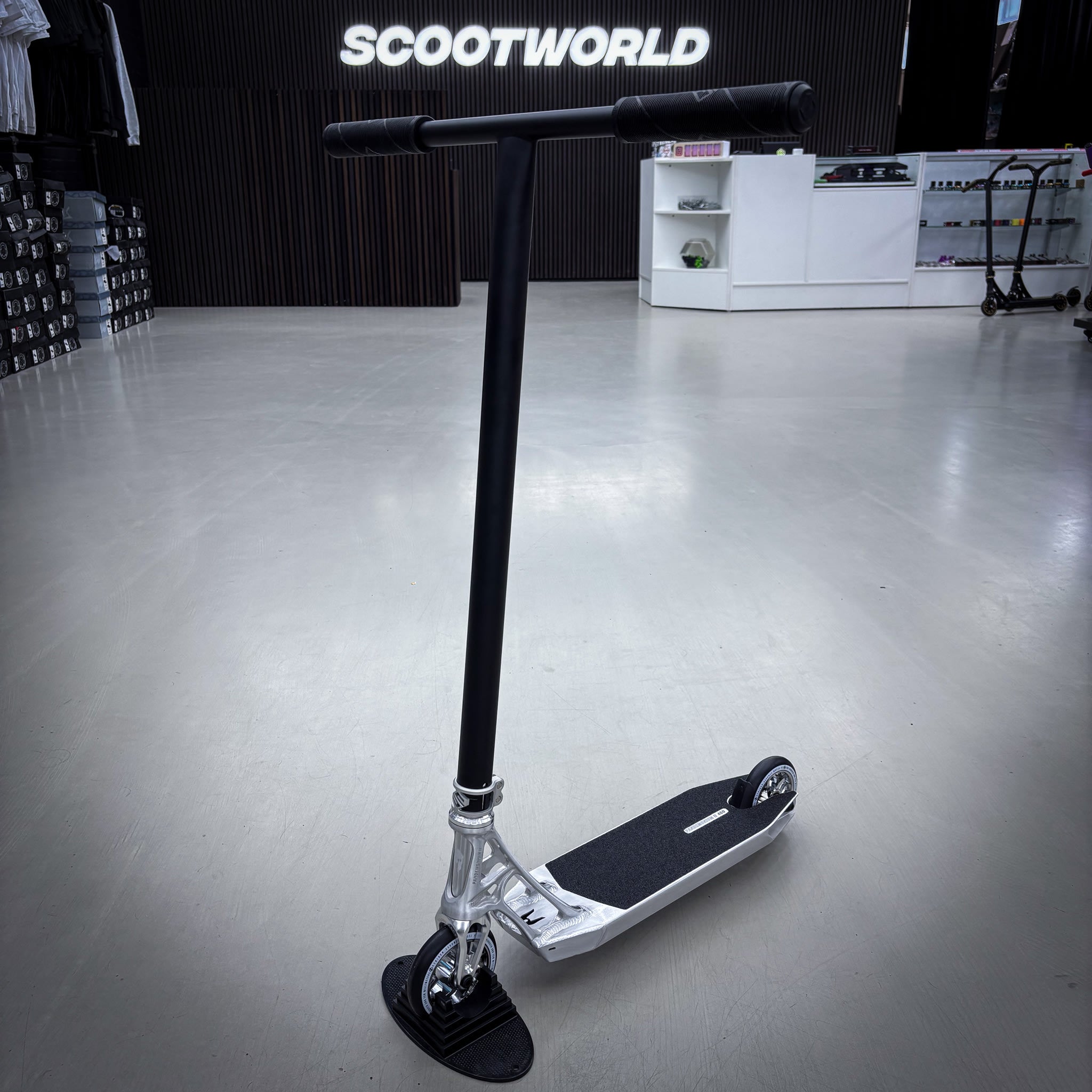Striker Ethic 460mm Silver Black Custom Build - Silver/Black-ScootWorld.se